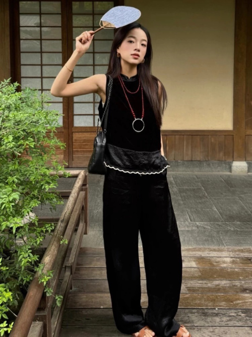 Elegant Silk Velvet and Acetate Blouse Set with a Touch of Chinese Style 1 Elegant Silk Velvet and Acetate Blouse Set with a Touch of Chinese Style
