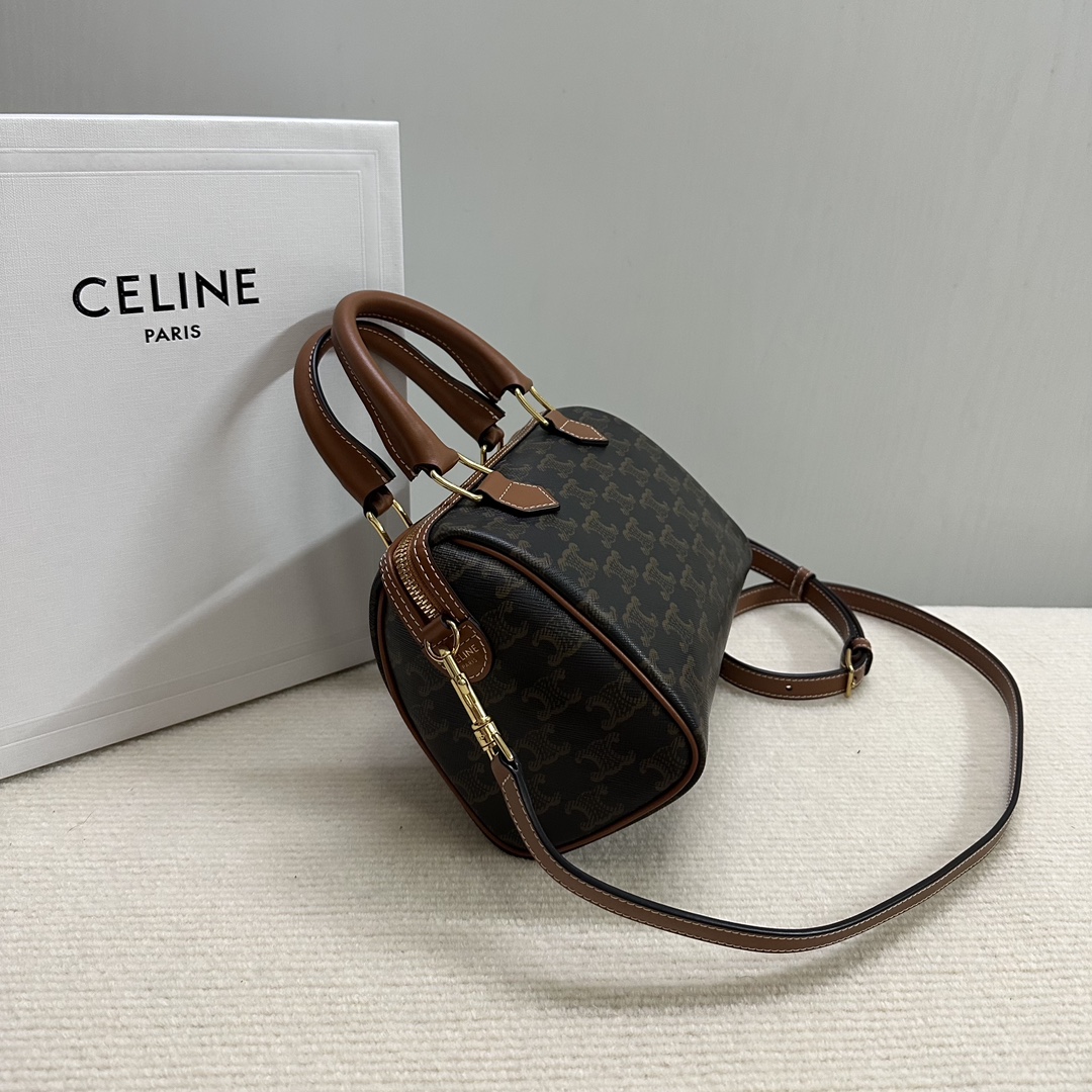 新品上线️️CELINE小号标志印花牛皮革波士顿包TRIOMPHECANVAS标志印花小号不大不小上身刚