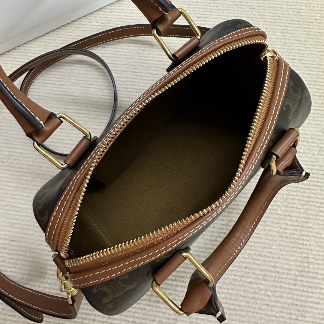 新品上线️️CELINE小号标志印花牛皮革波士顿包TRIOMPHECANVAS标志印花小号不大不小上身刚