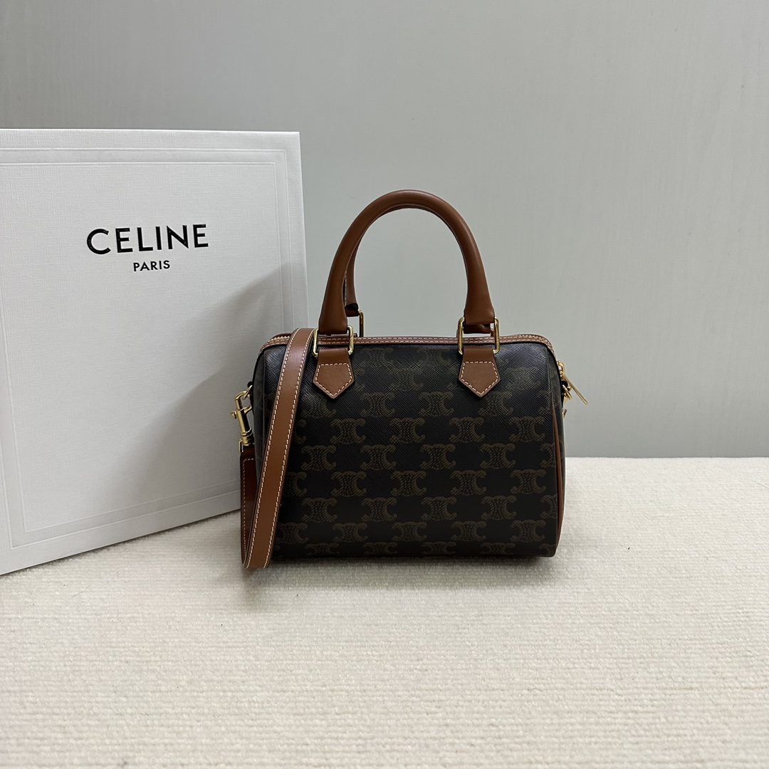 新品上线️️CELINE小号标志印花牛皮革波士顿包TRIOMPHECANVAS标志印花小号不大不小上身刚