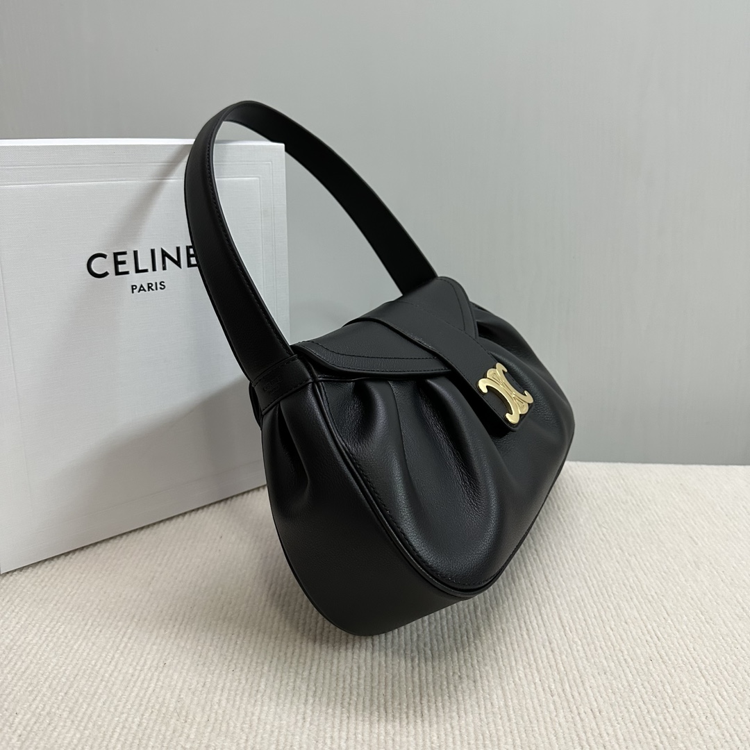 Celine's new original leather products are launched, calfskin spring and summer series new POLLY bag. The new season bag still uses the brand's i