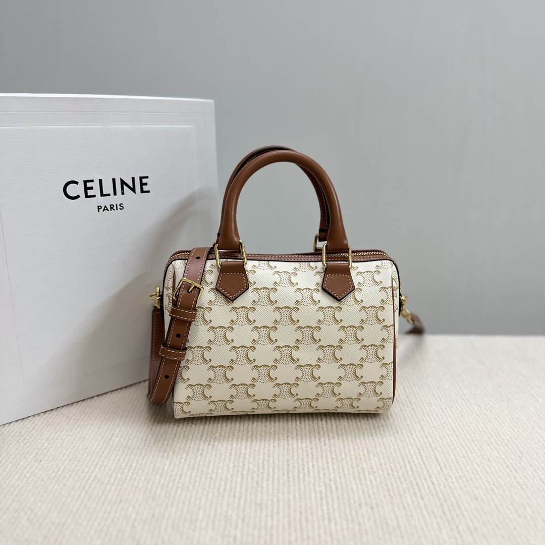 NO:199091,Genuine, new product is launched. CELINE small logo printed cowhide leather Boston bag TRIOMPHE CANVAS logo printed. The small trumpet is not big or small, just right on the upper body, tall and small ones can handle it~ cowhide leather edge, fabric lining, zipper lock, 1 main compartment, inner zipper pocket, leather hand-held length 8cm, model number 1137752 old white Size: 20×16×9 (with original packaging), Celine, celine, celine, cowhide19860909正品级 新品上线 CELINE 小号标志印花牛皮革波士顿包TRIOMPHE CANVAS标志印花,小号不大不小上身刚刚好、高个子和小个子都可以驾驭啦～牛皮革包边、织物面料衬里、拉链锁闭、1个主隔层、内侧拉链口袋,皮革手挽长8cm 款号1137752老花白 尺寸: 20×16×9（配原版包装）,赛琳celine,celine,celine,cowhide,Bag