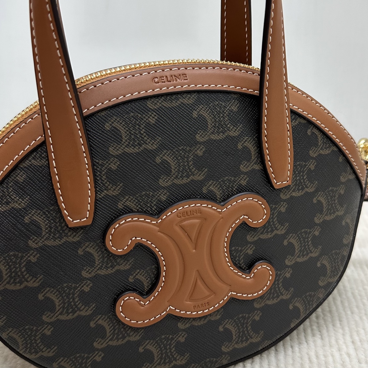 Unique Oval Leather Bag: Stylish, Versatile, Quality Craftsmanship, Breaking Fashion Rules, Confident City Style - 图片 4