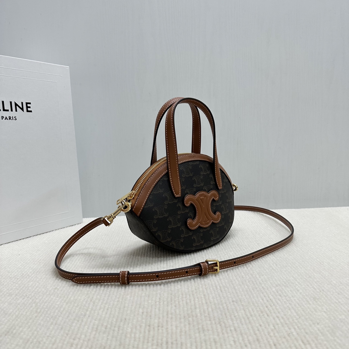 Unique Oval Leather Bag: Stylish, Versatile, Quality Craftsmanship, Breaking Fashion Rules, Confident City Style - 图片 3
