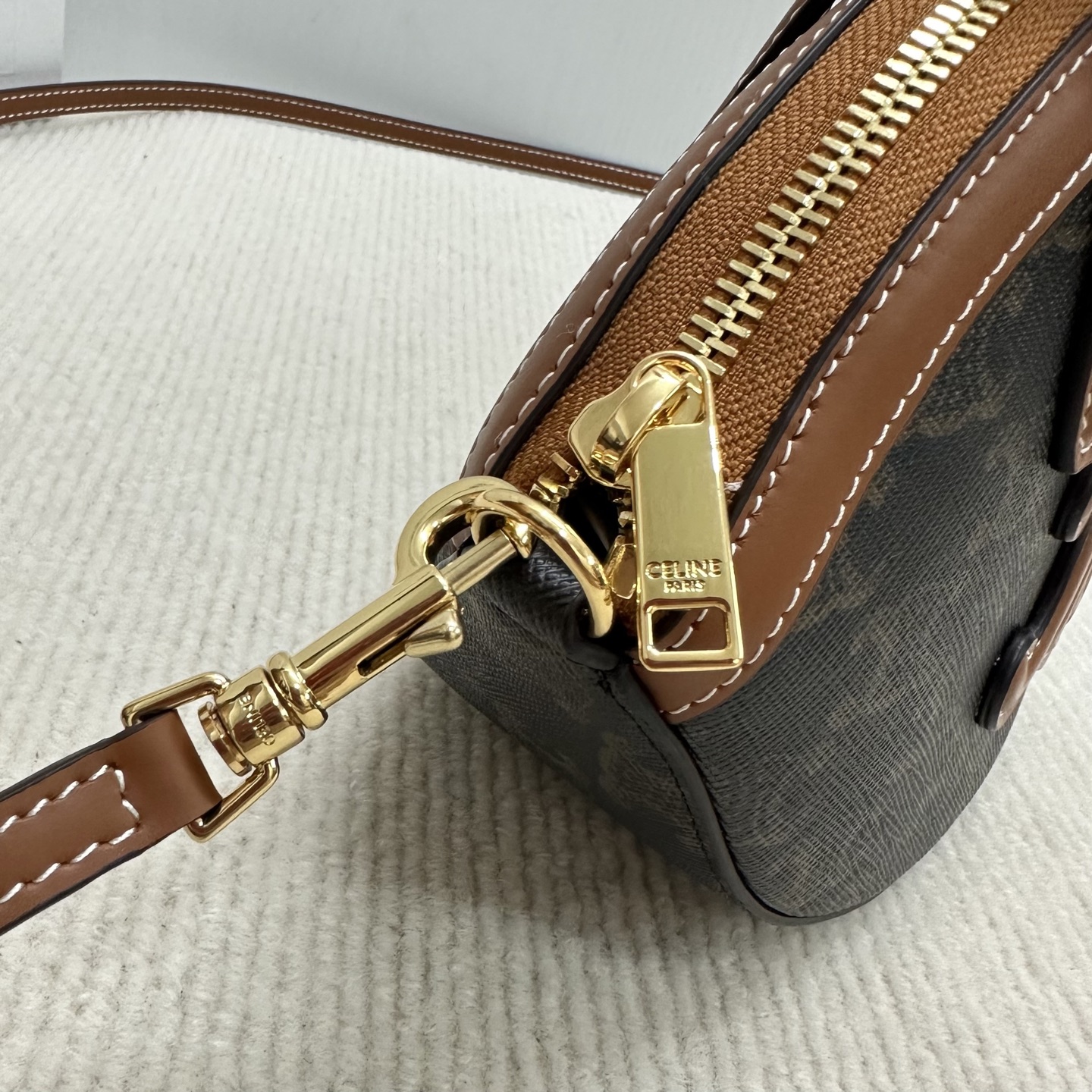 Unique Oval Leather Bag: Stylish, Versatile, Quality Craftsmanship, Breaking Fashion Rules, Confident City Style - 图片 7