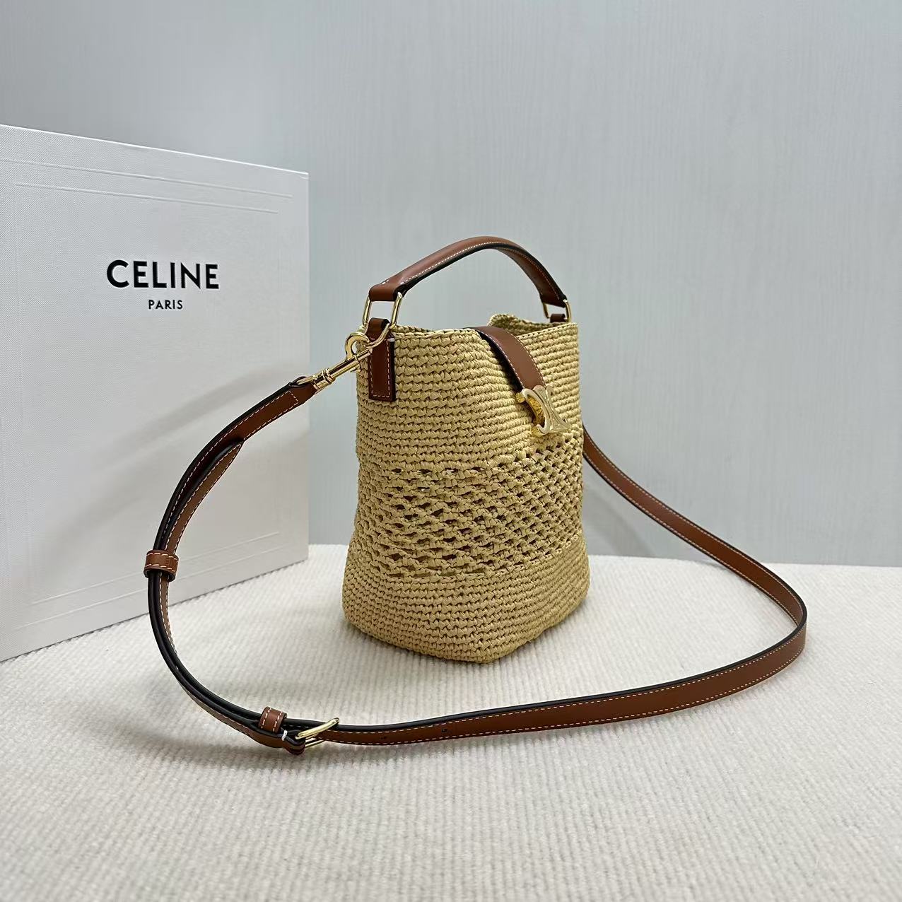New LOUISE Plant Material and Cattle Leather Bucket with Gold Coatings - 图片 3