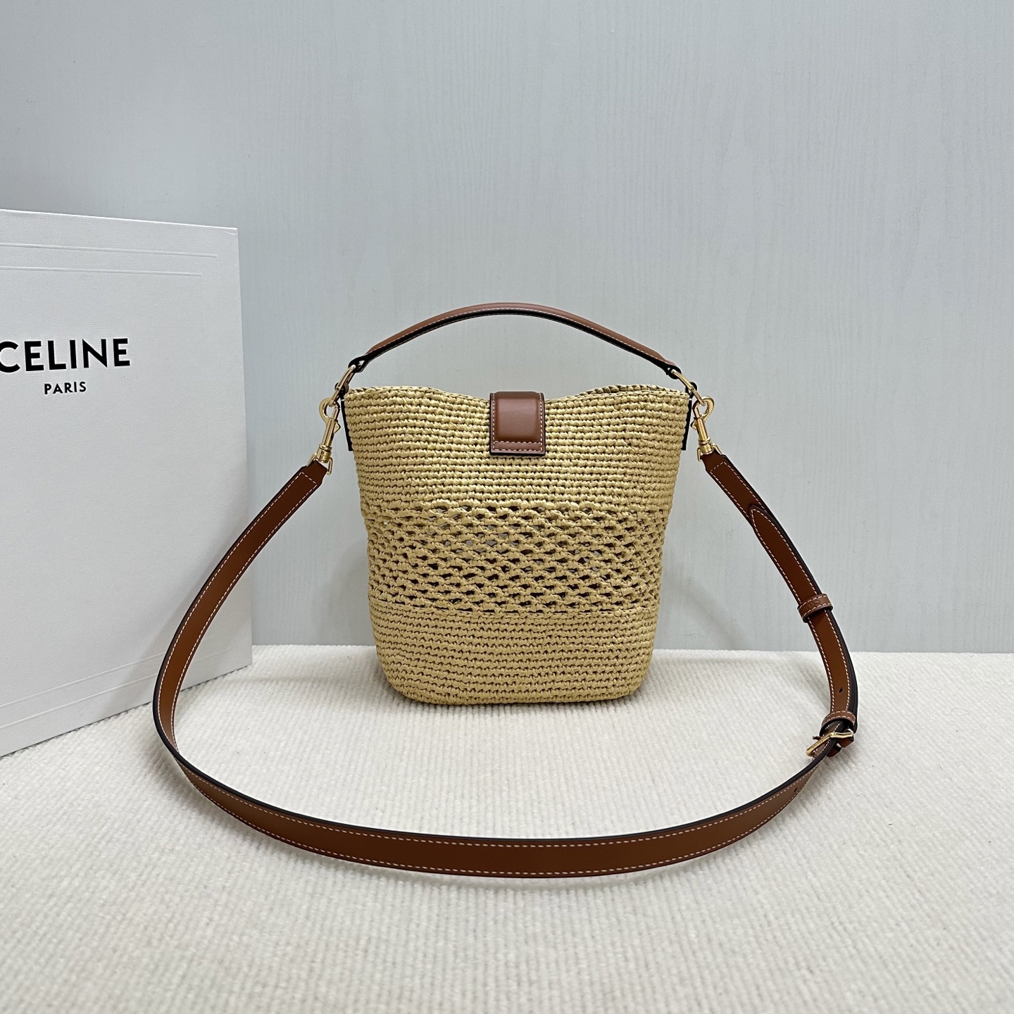 New LOUISE Plant Material and Cattle Leather Bucket with Gold Coatings - 图片 2