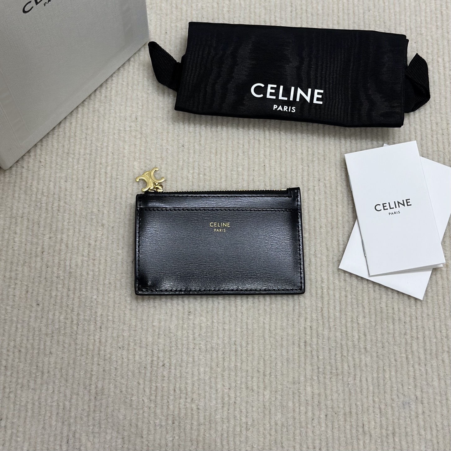 NO:338060,【Excellent pure steel hardware original leather】Glossy cowhide leather zipper card bag/small C cowhide leather cowhide lining Gold finish TRIOMPHE functional pendant 1 zipper compartment 3 credit card slots 1 outer flat pocket Model number: 10M083 black Size: 11.5×7.5×1cm (with original box), Celine wallet, celine, wallets, cowhide19860909【特级纯钢五金原厂皮】亮澤牛皮革拉鏈卡包/小C 牛皮革 牛皮革襯裡 金色飾面 TRIOMPHE功能性墜飾 1個拉鏈隔層 3個信用卡槽 1個外側扁平口袋 款号:10M083黑色 尺寸:11.5×7.5×1cm（配原版盒子）,赛琳钱包,celine,wallets,cowhide,Bag