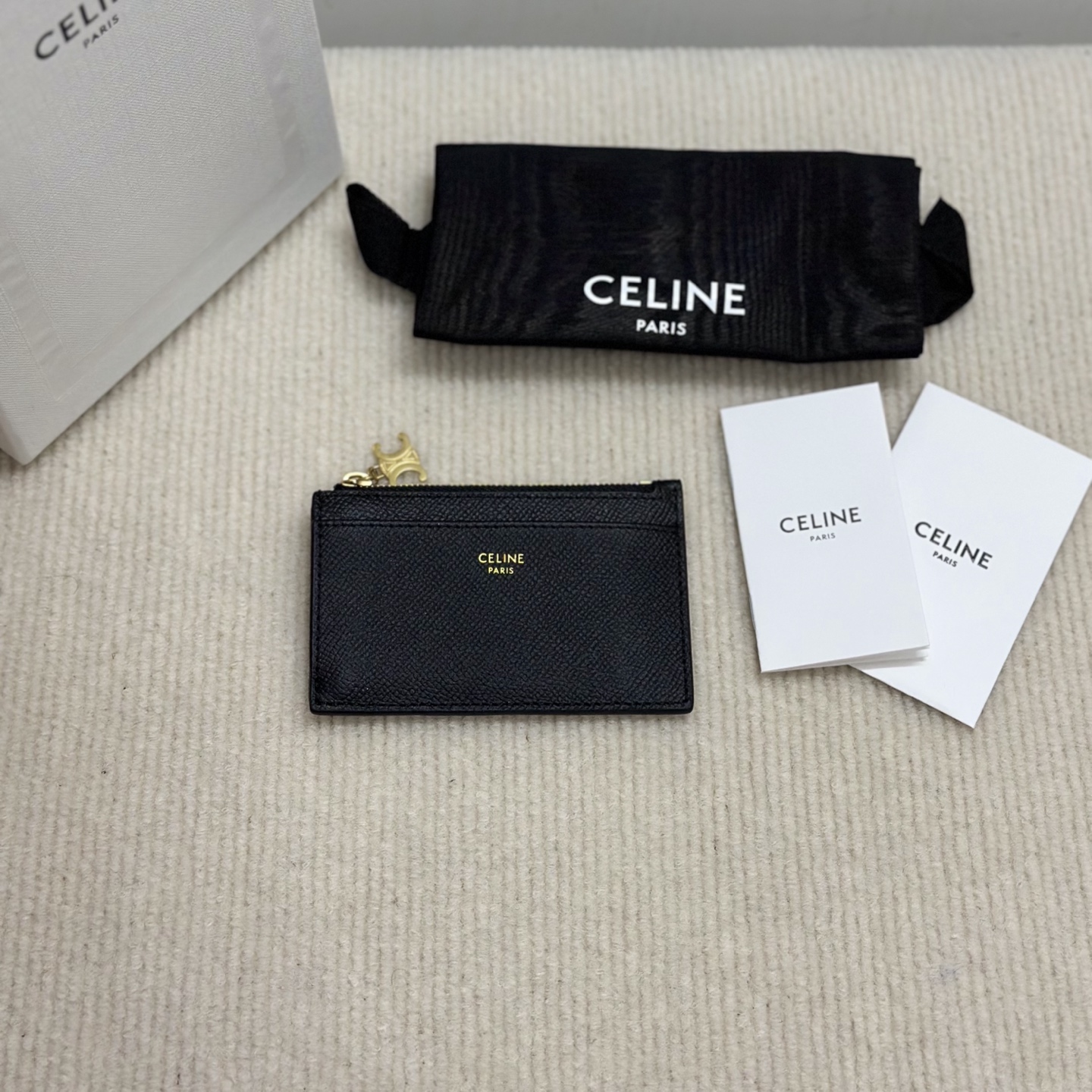 NO:338068,【Excellent pure steel hardware original leather】 Palm pattern cowhide leather zipper card bag/small C cowhide leather cowhide lining Gold finish TRIOMPHE functional pendant 1 zipper compartment 3 credit card slots 1 outer flat pocket Model number: 10M083 black palm print Size: 11×7.5×1cm (with original box), Celine wallet, celine, wallets, cowhide19860909【特级纯钢五金原厂皮】 手掌紋牛皮革拉鏈卡包/小C 牛皮革 牛皮革襯裡 金色飾面 TRIOMPHE功能性墜飾 1個拉鏈隔層 3個信用卡槽 1個外側扁平口袋 款号:10M083黑色手掌紋 尺寸:11×7.5×1cm（配原版盒子）,赛琳钱包,celine,wallets,cowhide,Bag