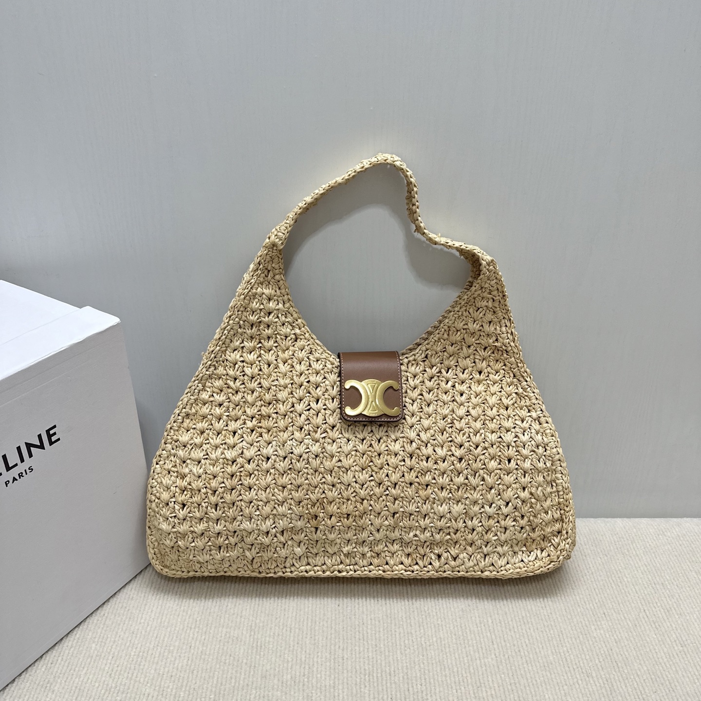 💰2280 Cabas Triang, hand-weaving from Madagascar. Model: CL119772, Dimension: 45 x 23 x 6 cm。 - 图片 1