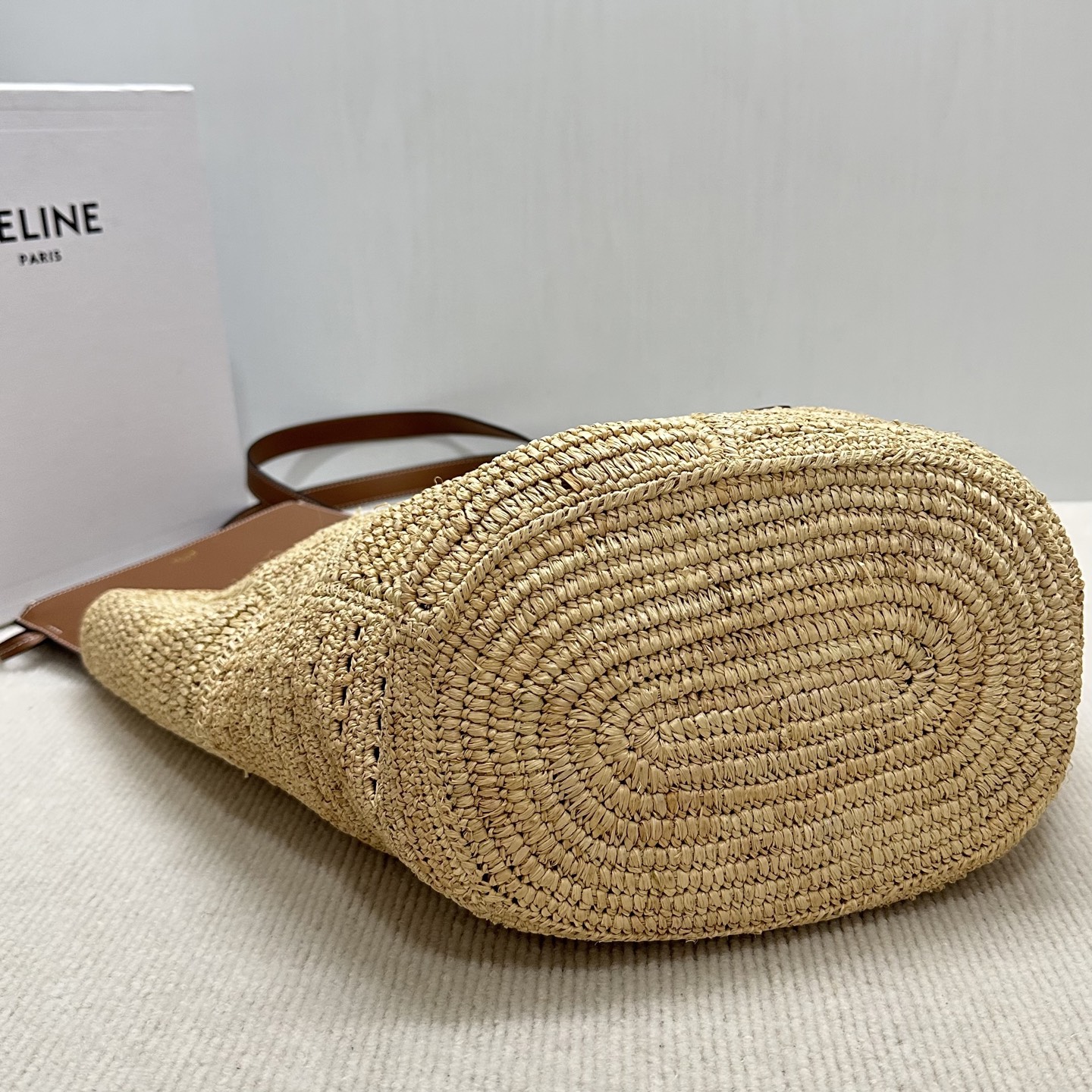 Celine CL119862 Handwoven Grass Basket Bag with Cow Leather – Summer Chic! - 图片 4