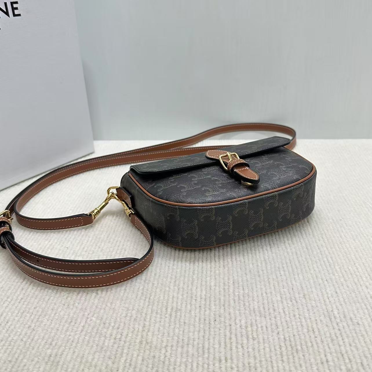 Stylish Folco Saddle Bag: Elegant, Sophisticated, Functional, Easy to Carry. - 图片 4