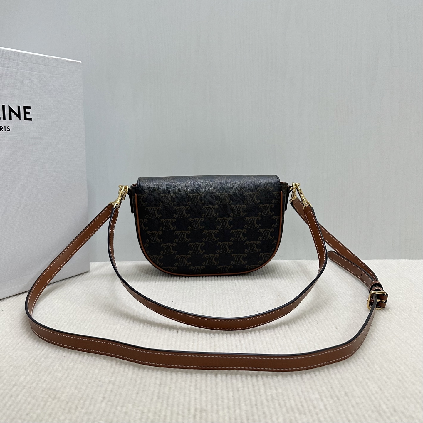 Stylish Folco Saddle Bag: Elegant, Sophisticated, Functional, Easy to Carry. - 图片 2