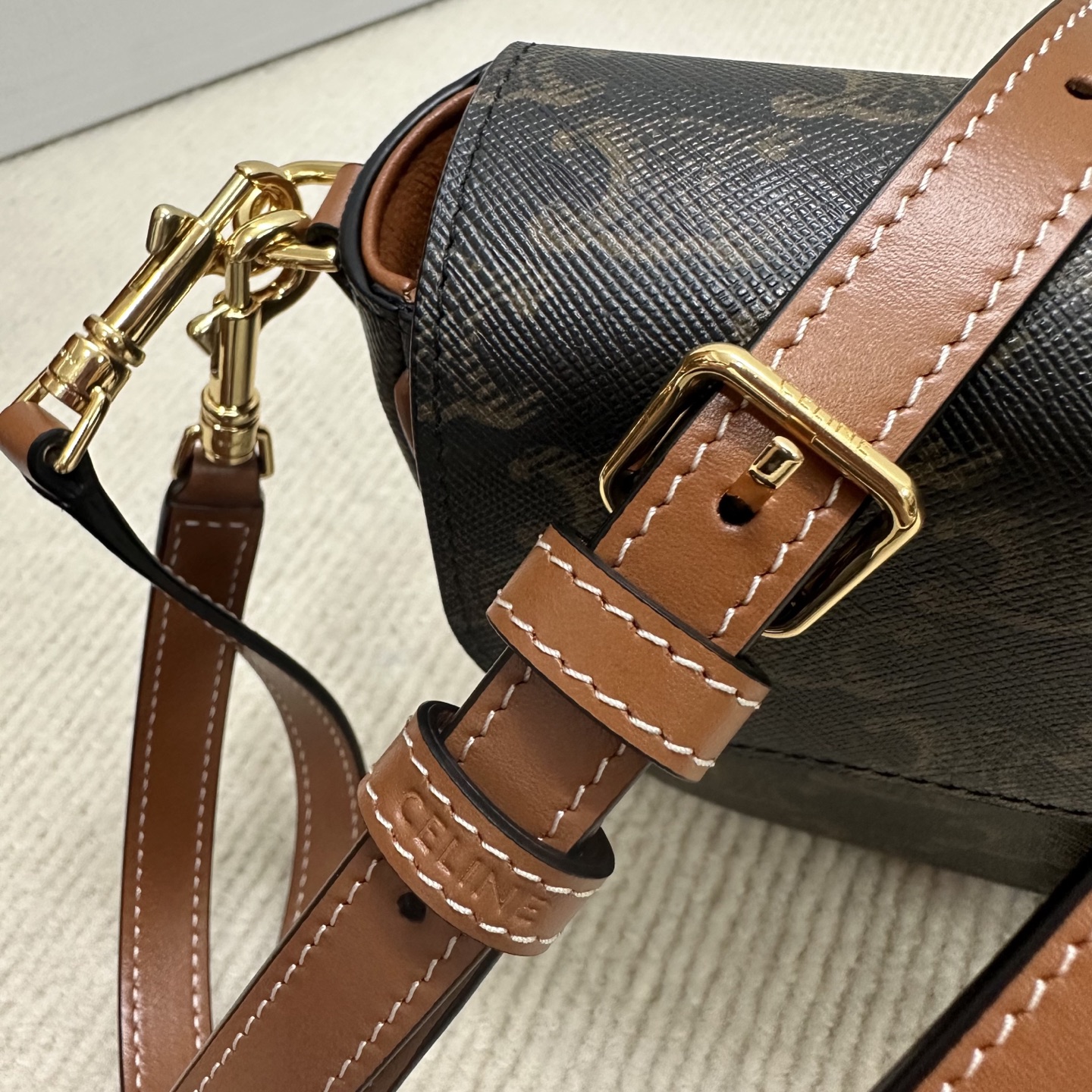 Stylish Folco Saddle Bag: Elegant, Sophisticated, Functional, Easy to Carry. - 图片 7