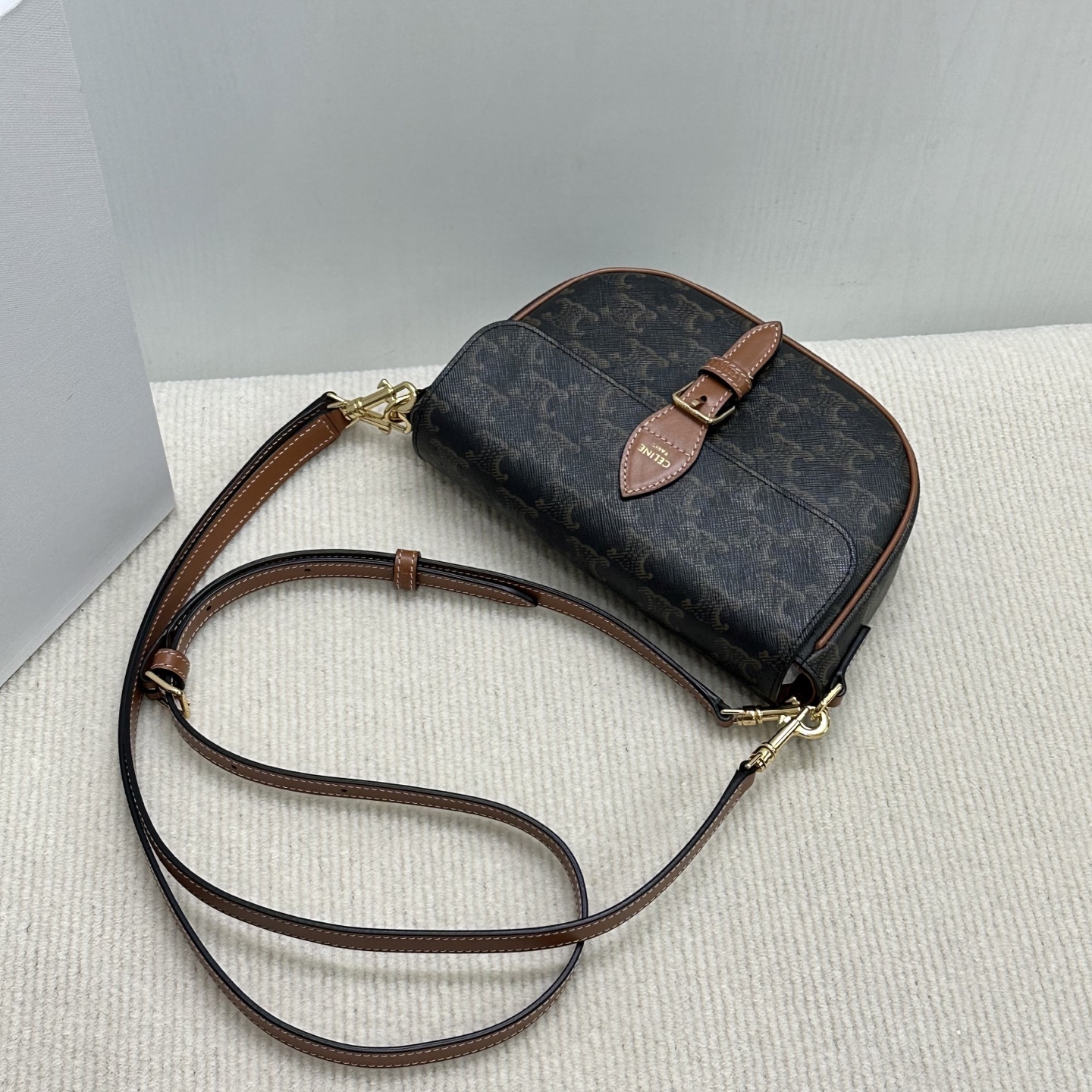 Stylish Folco Saddle Bag: Elegant, Sophisticated, Functional, Easy to Carry. - 图片 8