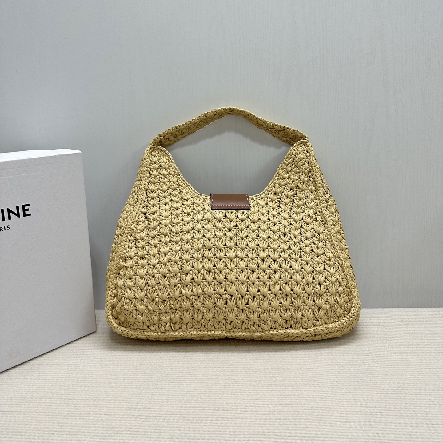 Rafidain Handmade Cabas Triangle Trigonometry Handbag with Gold Cover. - 图片 3