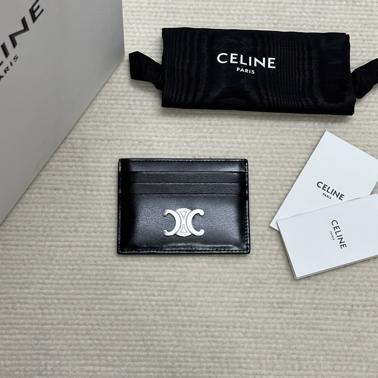 NO:340823,New products are launched CE TRIOMPHE CANVAS logo print New card bag, classic popular models Small items to enhance taste, 6 card slots 1 flat pocket 1 decorative metal texture TRIOMPHE lock, all kinds of bank cards and ID documents can be installed Small and portable one with one, high-quality and easy to use, daily necessities Model number 10L833 Color silver all-steel (with original box) Size 11x8cm, Celine wallet, celine, wallets19860909新品上线 CE TRIOMPHE CANVAS 标志印花 新款卡包,经典热门款 提升品味的小物件,内设6个卡槽 1个扁平口袋 1个装饰性金属质感TRIOMPHE 锁扣 , 各类银行卡 身份证件 都可装下 小巧便携人手一只 高颜值又好用 ,日常必需单品 款号10L833 颜色克银全钢（配原版盒子） 尺寸11x8cm,赛琳钱包,celine,wallets,Bag