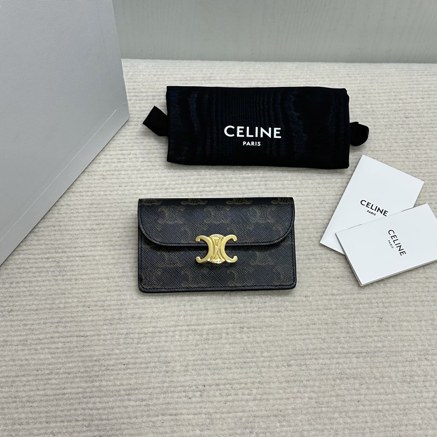 NO:639449,Authentic grade TRIOMPHE glossy cowhide flap with zippered card holder, inner and outer calfskin, button-type metal opening and closing, 1 main compartment, 4 card slots, 1 zippered inner pocket, 1 external flat bag, Style number: 10 floral brown, Size: 13x8×1cm, Celine wallet, celine, wallets, cowhide19860909正品级 TRIOMPHE亮澤牛皮翻蓋內帶拉鏈卡包 內外小牛皮 按鈕式金屬開合 1個主隔層 4個卡槽 1个拉鏈內袋 1个外置扁平袋 款号:10花料棕 尺寸:13x8×1cm,赛琳钱包,celine,wallets,cowhide,Bag