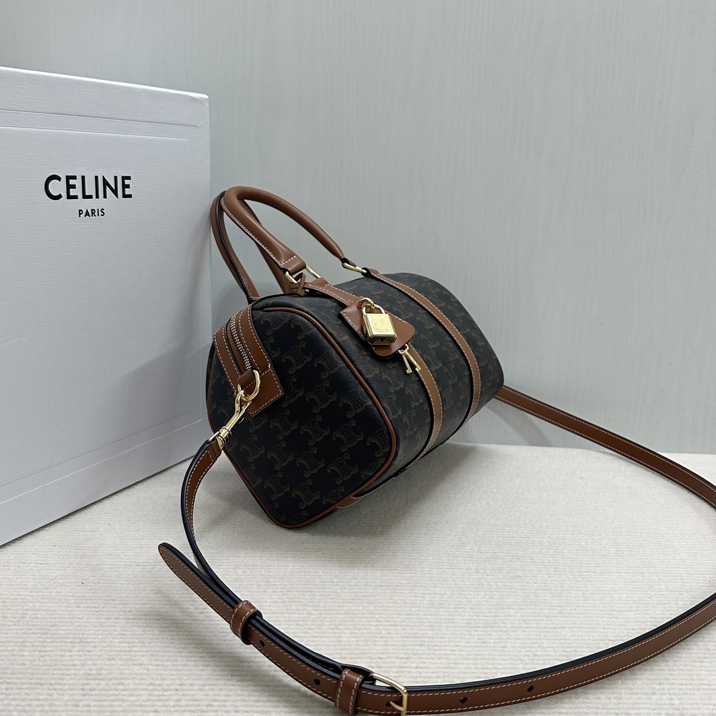 Celine Style Travel Bag style reference detail image 2 from source 772252