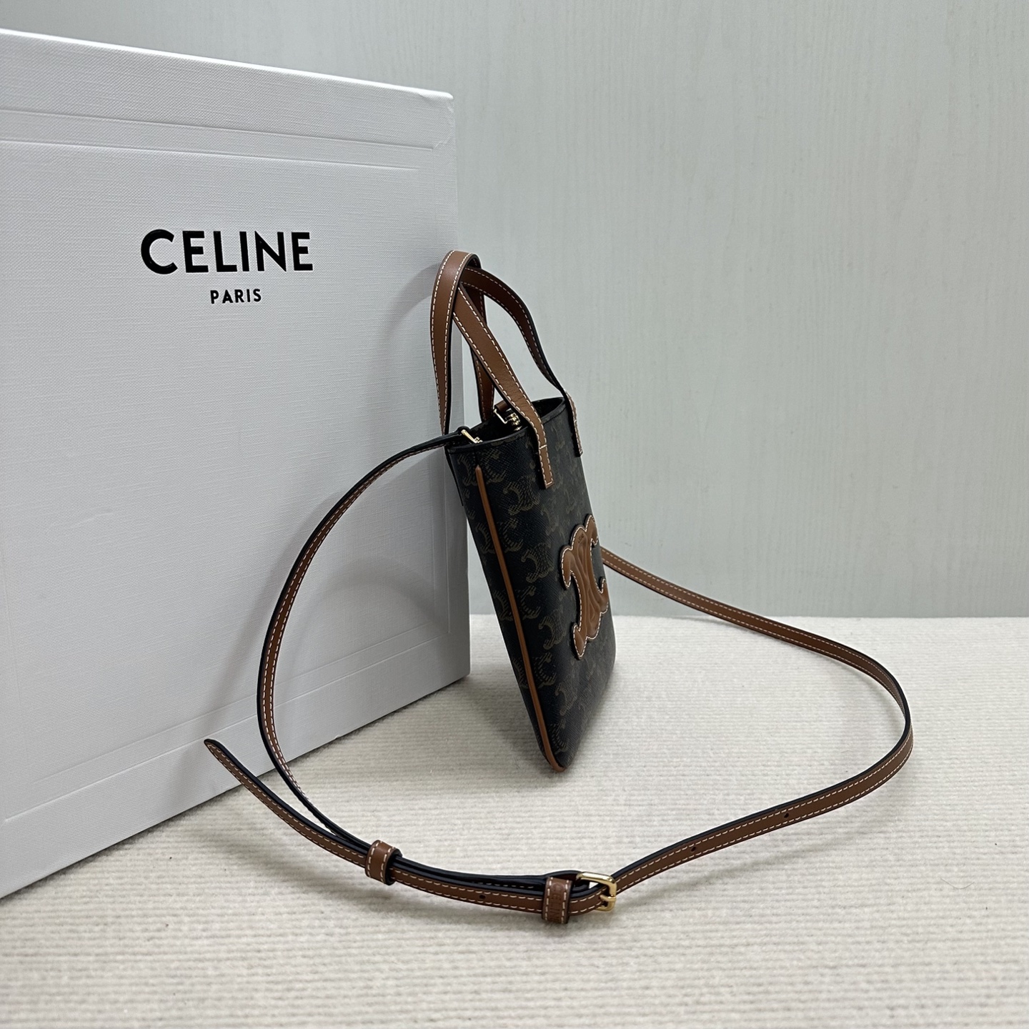 Celine Style Leather Bag style reference detail image 2 from source 772253
