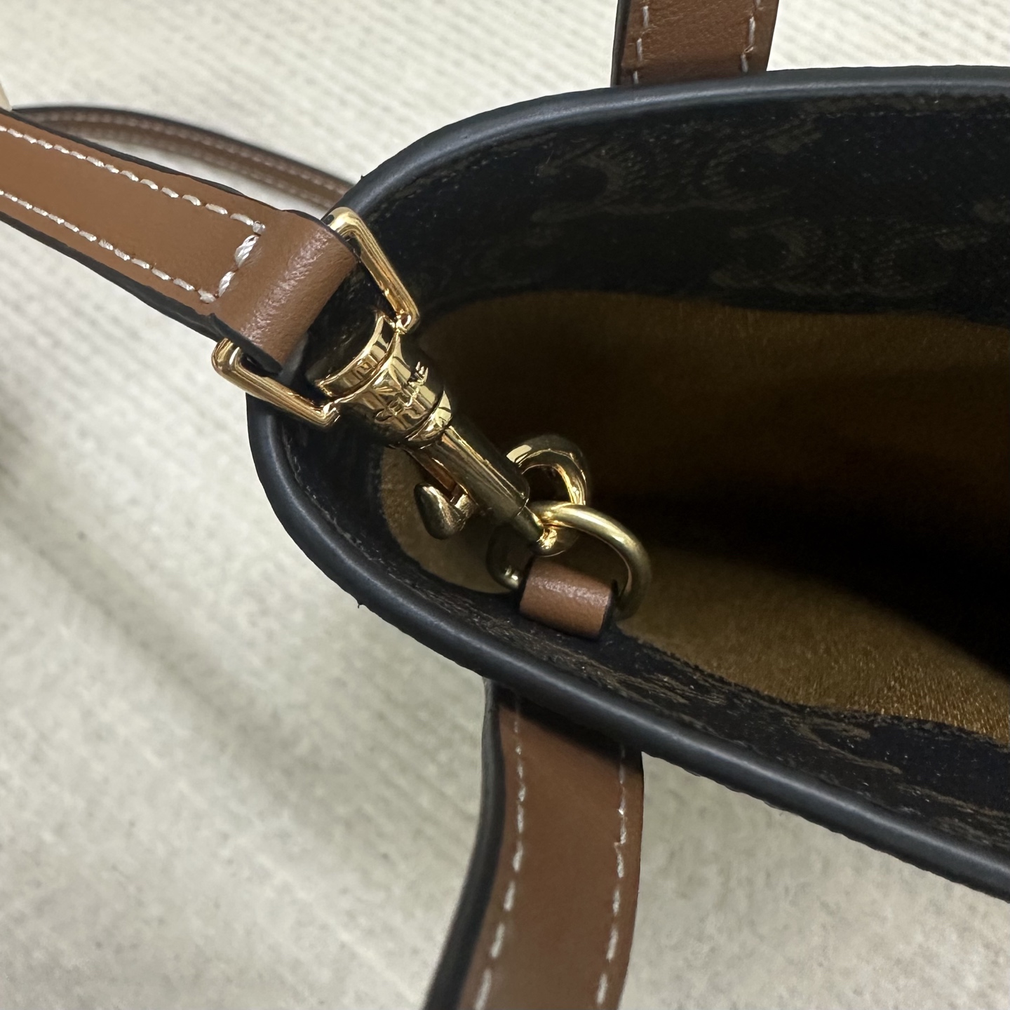 Celine Style Leather Bag style reference detail image 7 from source 772253