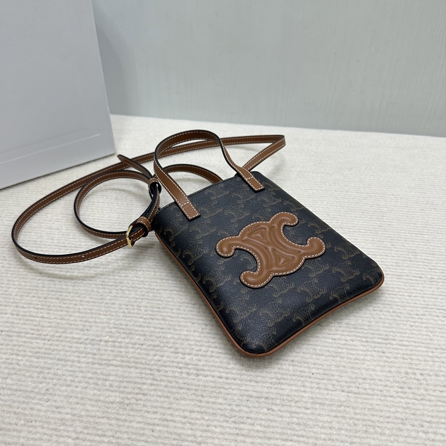 Celine Style Leather Bag style reference detail image 4 from source 772253