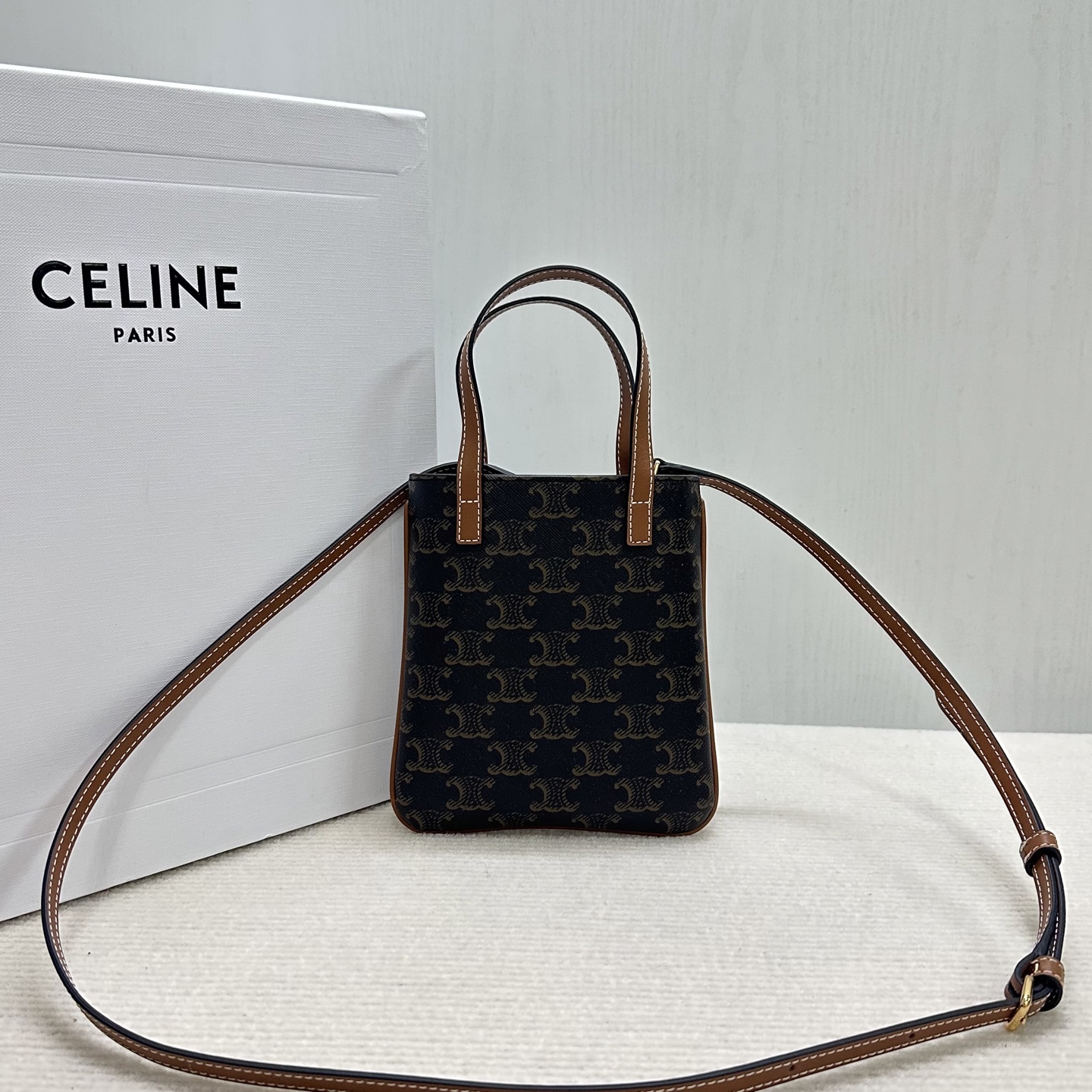 Celine Style Leather Bag style reference detail image 3 from source 772253