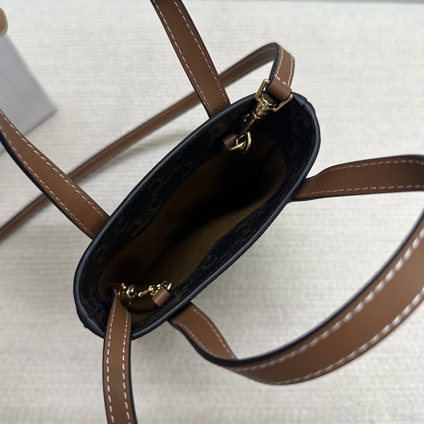 Celine Style Leather Bag style reference detail image 6 from source 772253