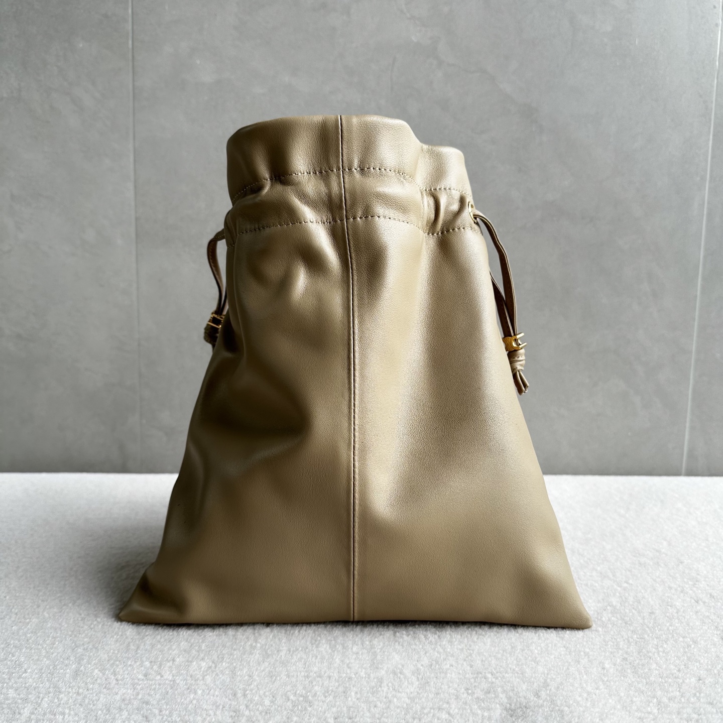 Celine Style Leather Bag style reference detail image 2 from source 772294
