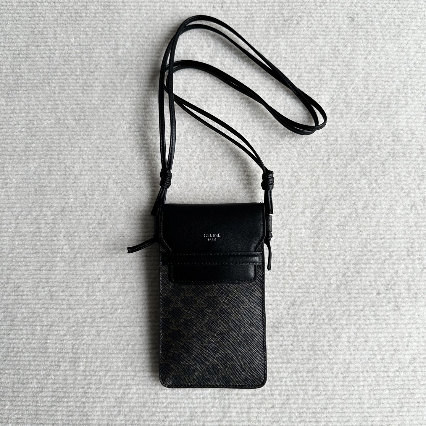 NO:768916,Genuine Grade C Presbyopic Series Mobile Phone Bags Crossbody Bags Premium Mobile Phone Bags Couple Style Highly Respected High-Quality Interiors Perfect Storage of Accompanying Items Unisex Mobile Phone Bags Model No.: 10G332 Material/Black Size: 10-18-2 (with original box), Celine, celine, satchels, crossbody bags19860909正品级 C 老花系列 手机包 斜挎包 高级手机包 情侣款 备受拥戴质量高级内里 完美收纳随行物品 男女同款 手机包 款号: 10G332料/黑色 尺寸: 10-18-2 配原版盒子）,赛琳,celine,satchels,crossbody bags,Bag