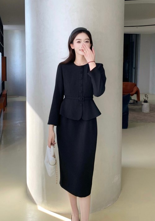 Elegant Women's Business Suit with Peplum Hem - Sophisticated Office Style 1 Elegant Women's Business Suit with Peplum Hem - Sophisticated Office Style