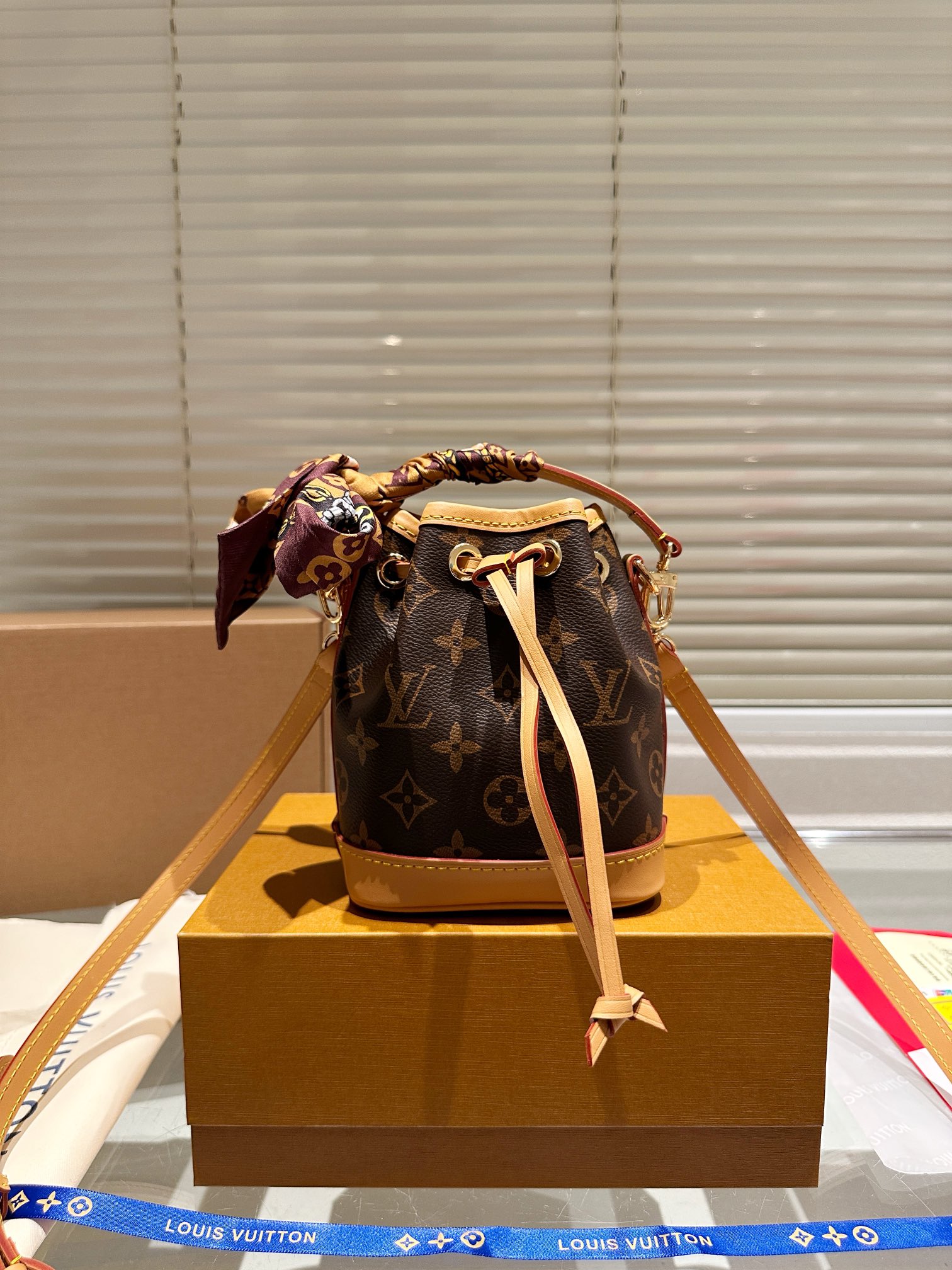 Louis Vuitton sacs Sac Seau Mini