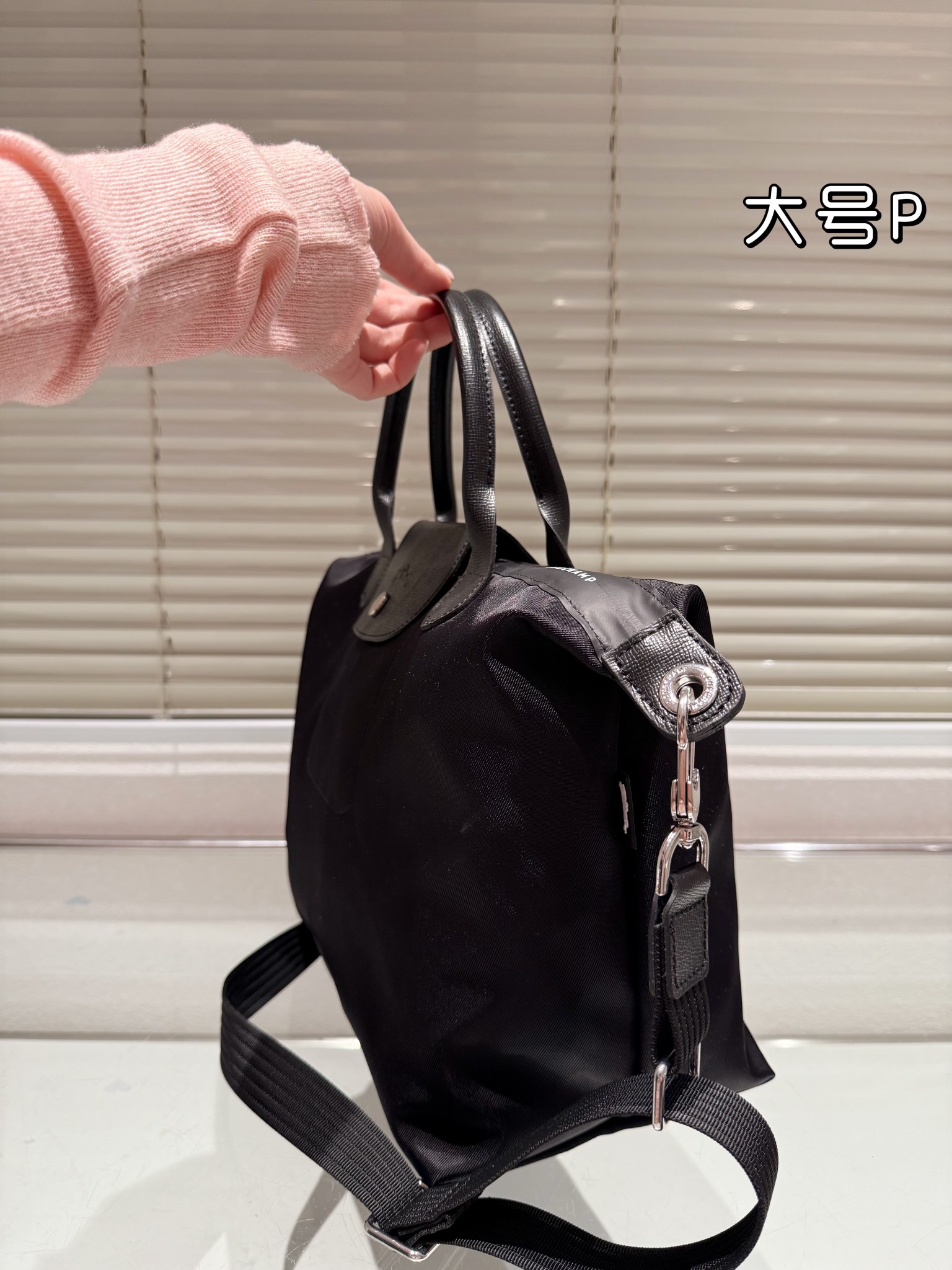 “Longchamp Celebrates 70th Anniversary with Big LePliage Collier Massaï Handbags” - 图片 8