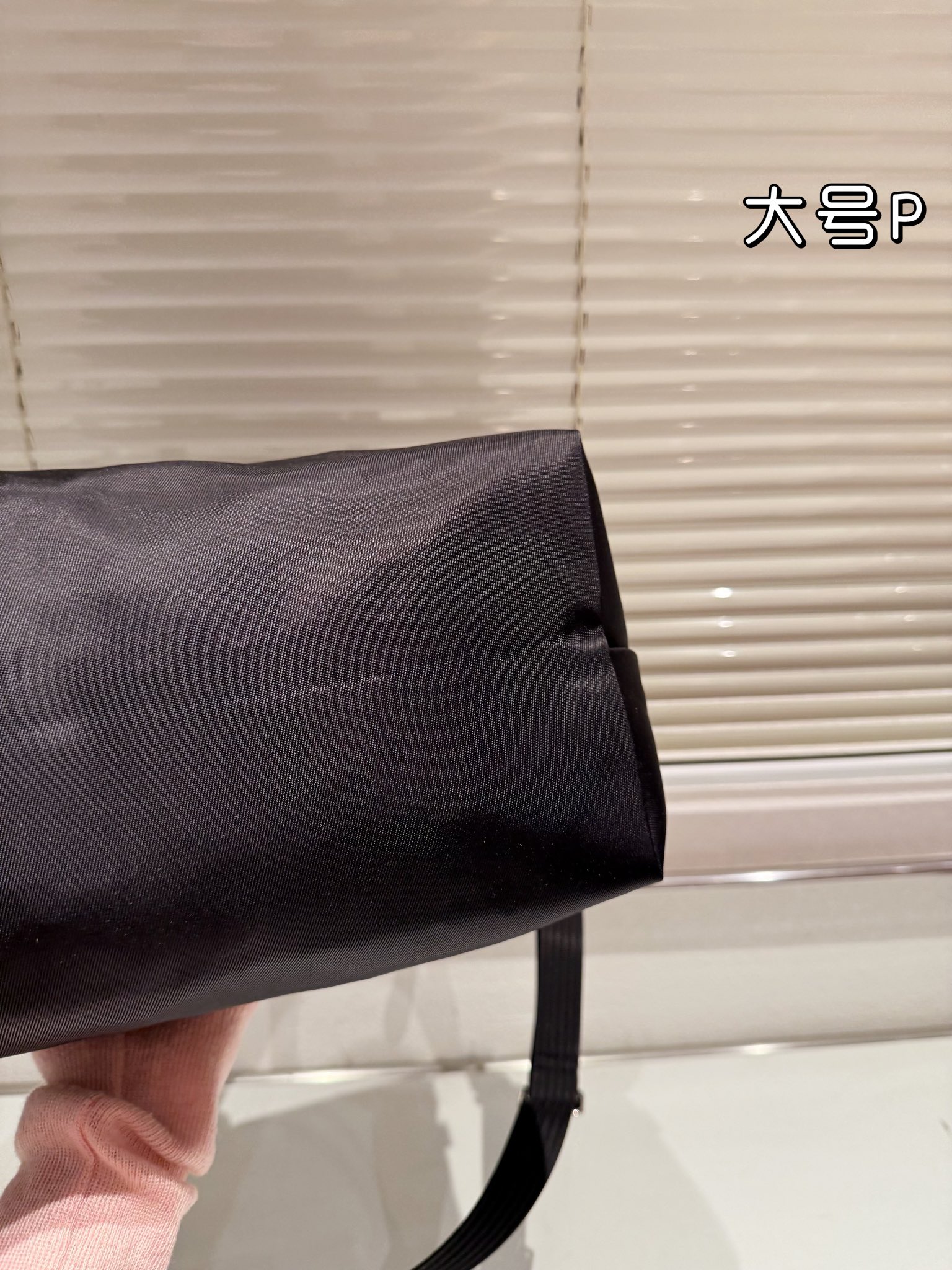 “Longchamp Celebrates 70th Anniversary with Big LePliage Collier Massaï Handbags” - 图片 7