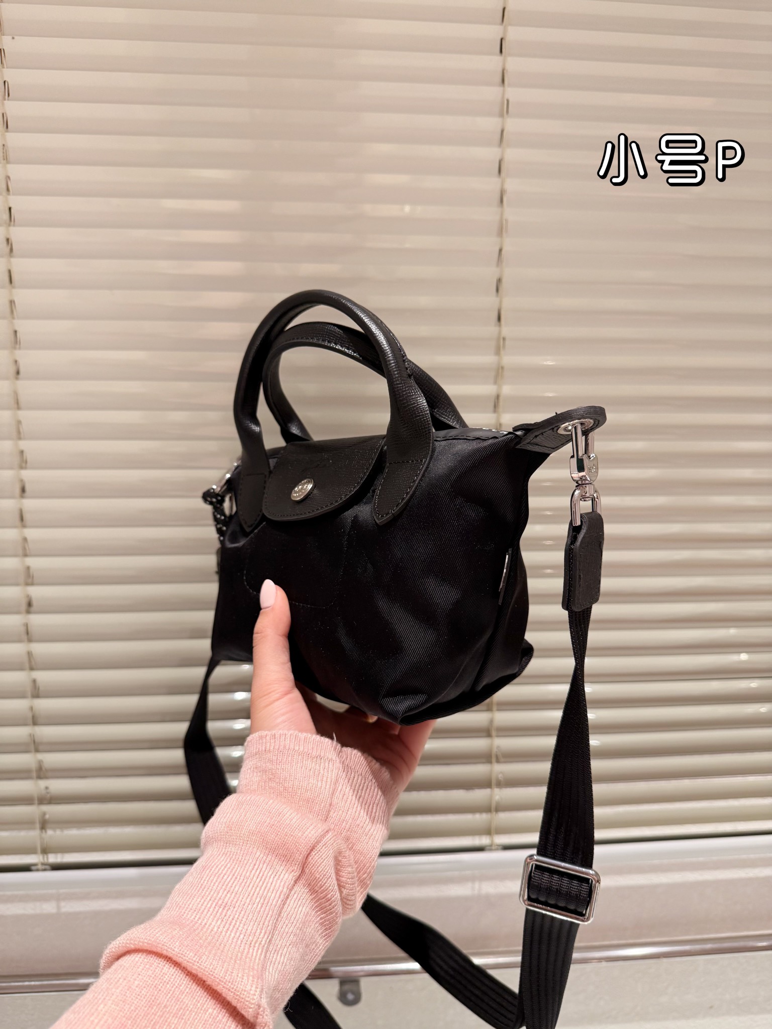“Longchamp Le Pliage Collier Massaï: Waterproof Handbags with Unique Design for 70th Anniversary” - 图片 8