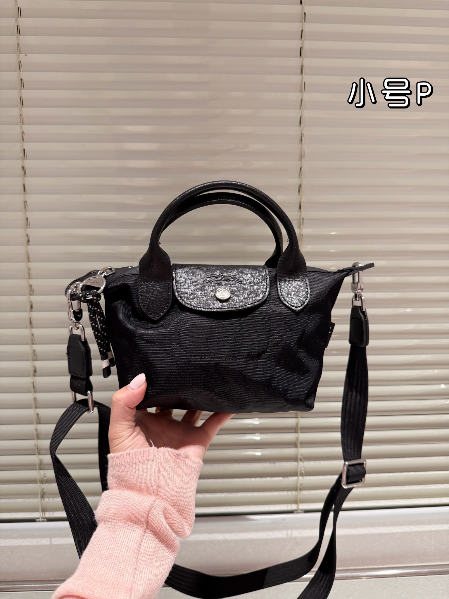 “Longchamp Le Pliage Collier Massaï: Waterproof Handbags with Unique Design for 70th Anniversary” - 图片 7