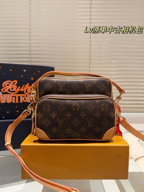 Louis Vuitton Vintage Camera Bag, 22*18cm, Monogram Canvas 1 Louis Vuitton Vintage Camera Bag, 22*18cm, Monogram Canvas