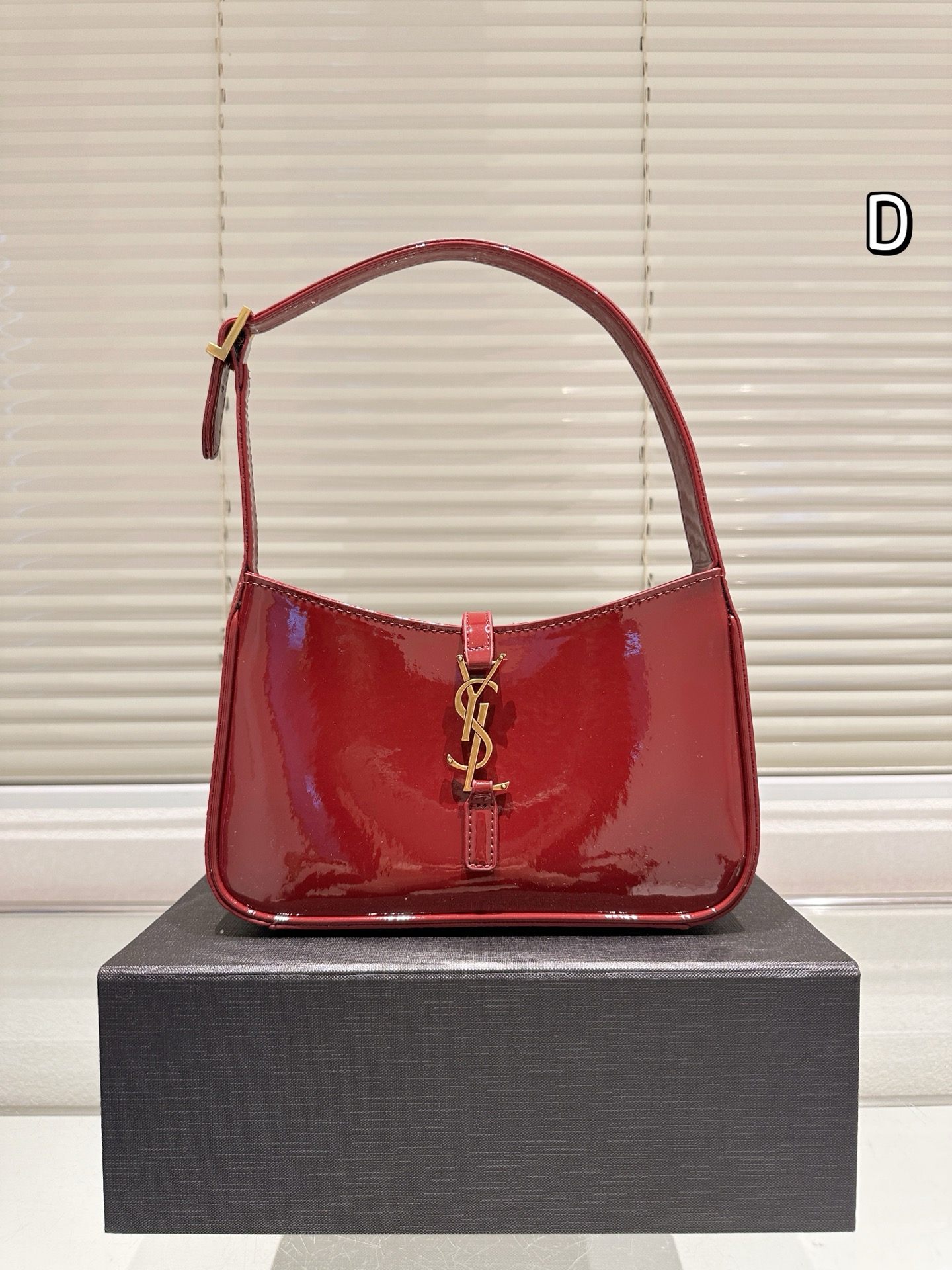 💰310
YSL 奶呼呼的圣罗兰腋下包
YSL圣罗兰 Saint Laurent LE 5 A 7 HOBO BAG IN
SMOOTH LEATHER 腋下包
非常适合春季的腋下包,真的太好看了
尺寸24 15cm 新包装🎁
