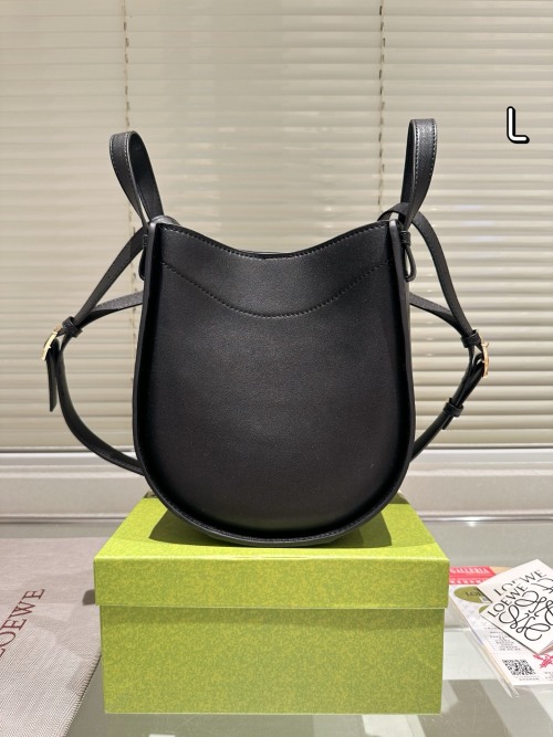 Loewe Hammock Bag in Classic Leather, Convertible Shoulder Bag 1 Loewe Hammock Bag in Classic Leather, Convertible Shoulder Bag