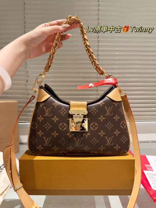 Louis Vuitton Twinny Bag, Crossbody Bag with Chain Strap - Monogram Canvas 1 Louis Vuitton Twinny Bag, Crossbody Bag with Chain Strap - Monogram Canvas