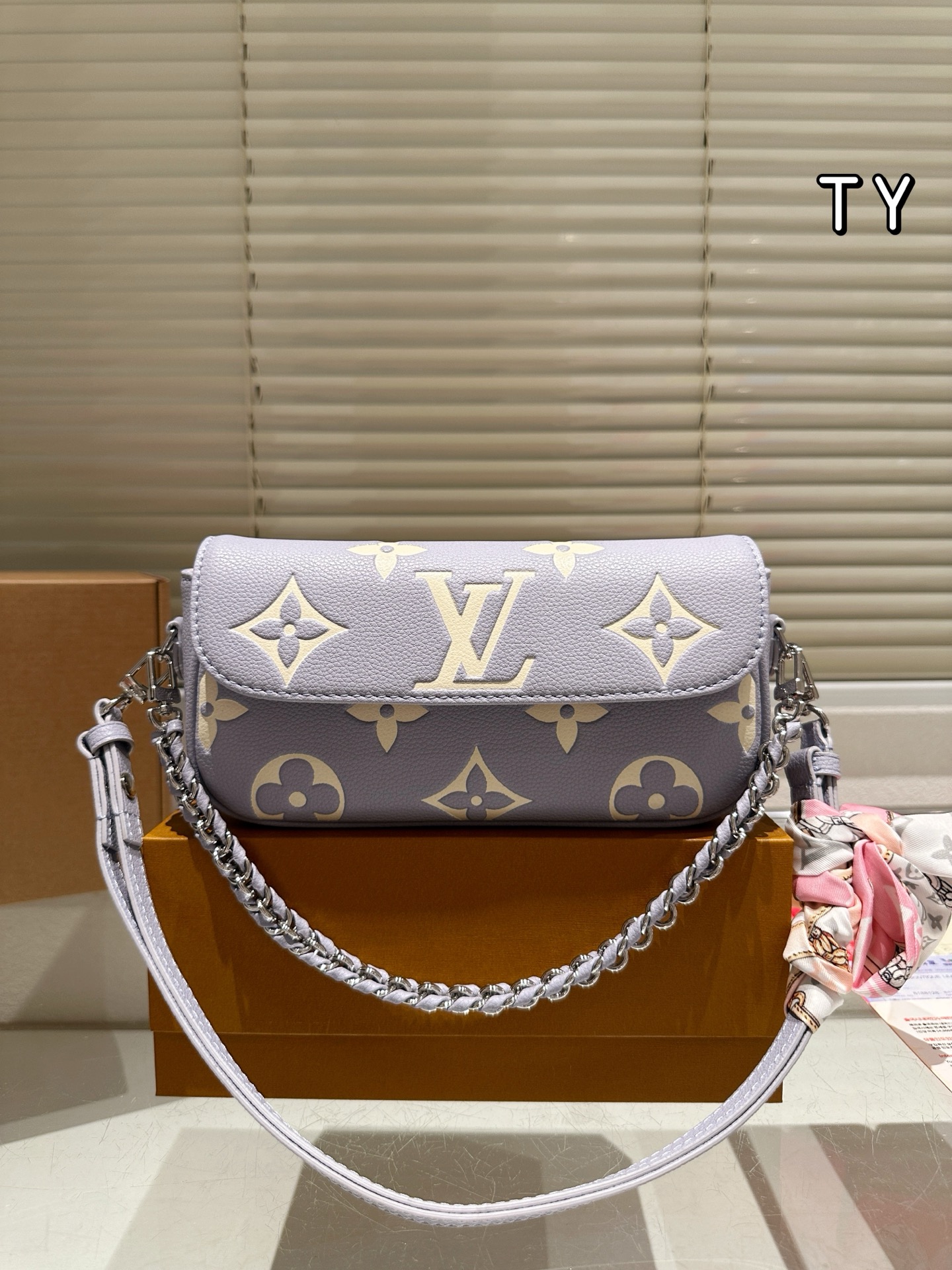 Louis Vuitton WALLET ON CHAIN IVY Crossbody Bag with Scarf - 22 x 13 cm