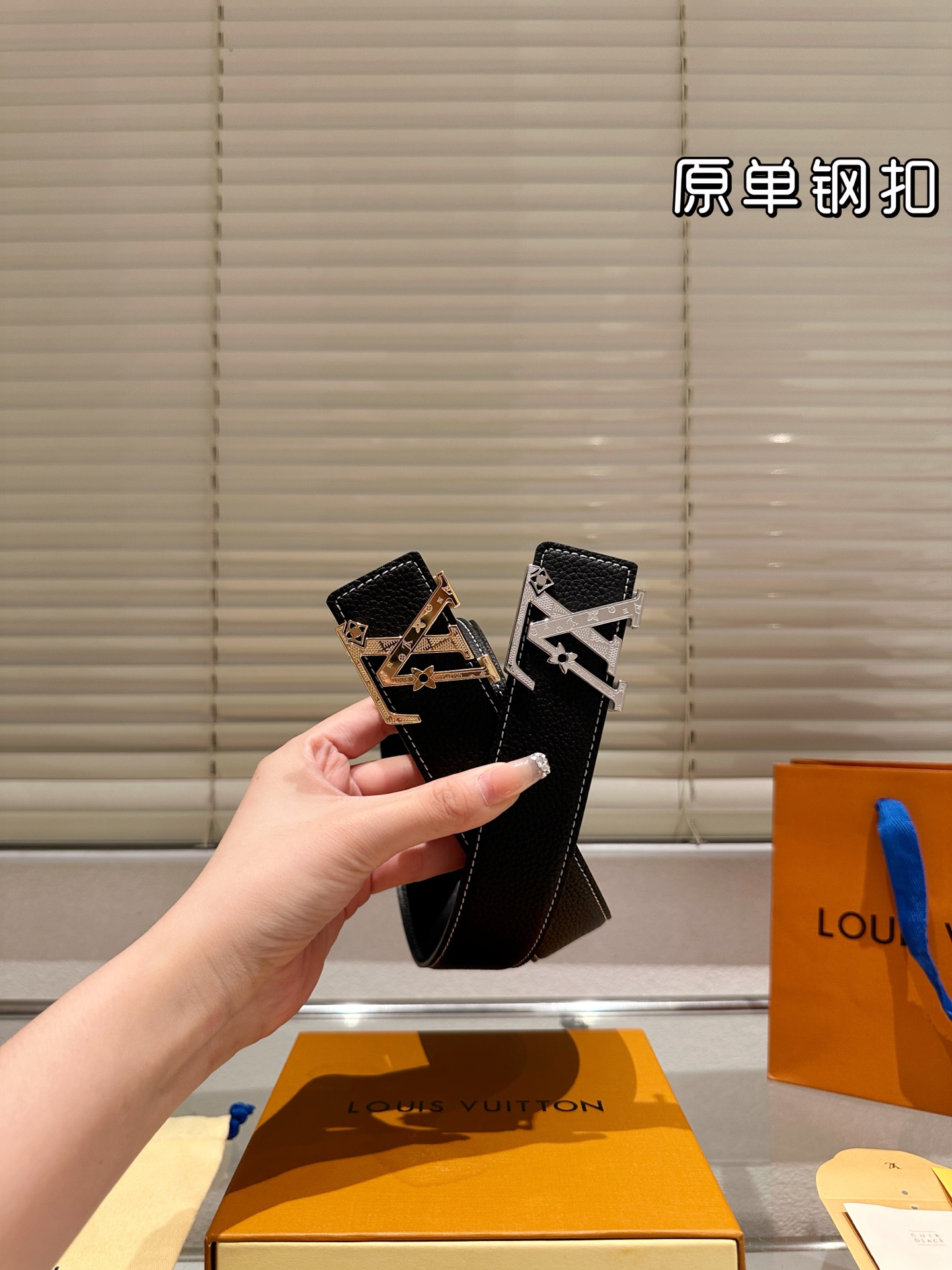 钢扣‼️P210 高版本！腰带[嘿哈]lv牛皮🐂皮带～热门款 男女通用皮带里面最火的版本啦～质量很好 全套包装！五金绝对不褪色 皮带头和专柜一样的哦～ 配礼盒手提袋发票