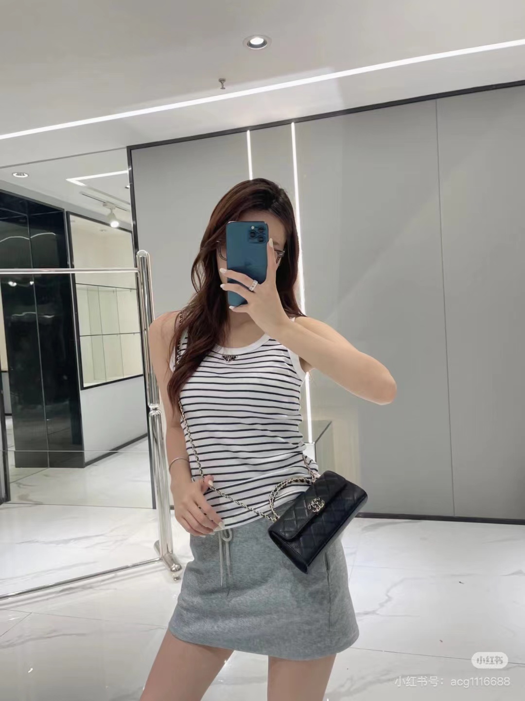 Chanel香奶奶 手柄Kelly包 白色和黑色都巨巨巨好看 颜值绝美! 容量也很不错 值得入手