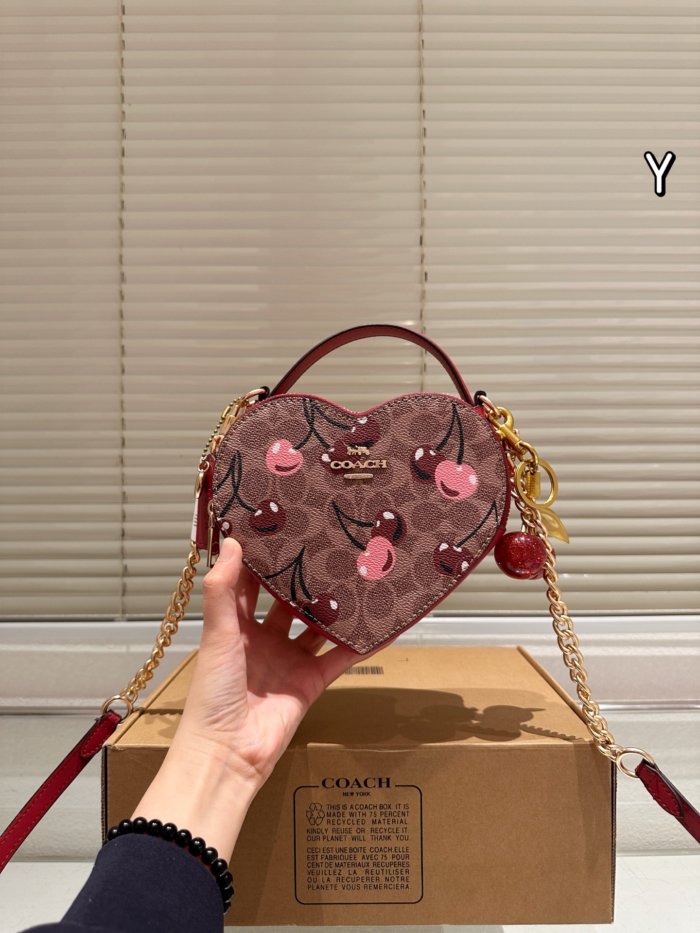 Versión de piel de vaca, COACH LOVE, bolso de corazón para mujer. Este es un modelo limitado de Coach. ¡Este bolso de c…