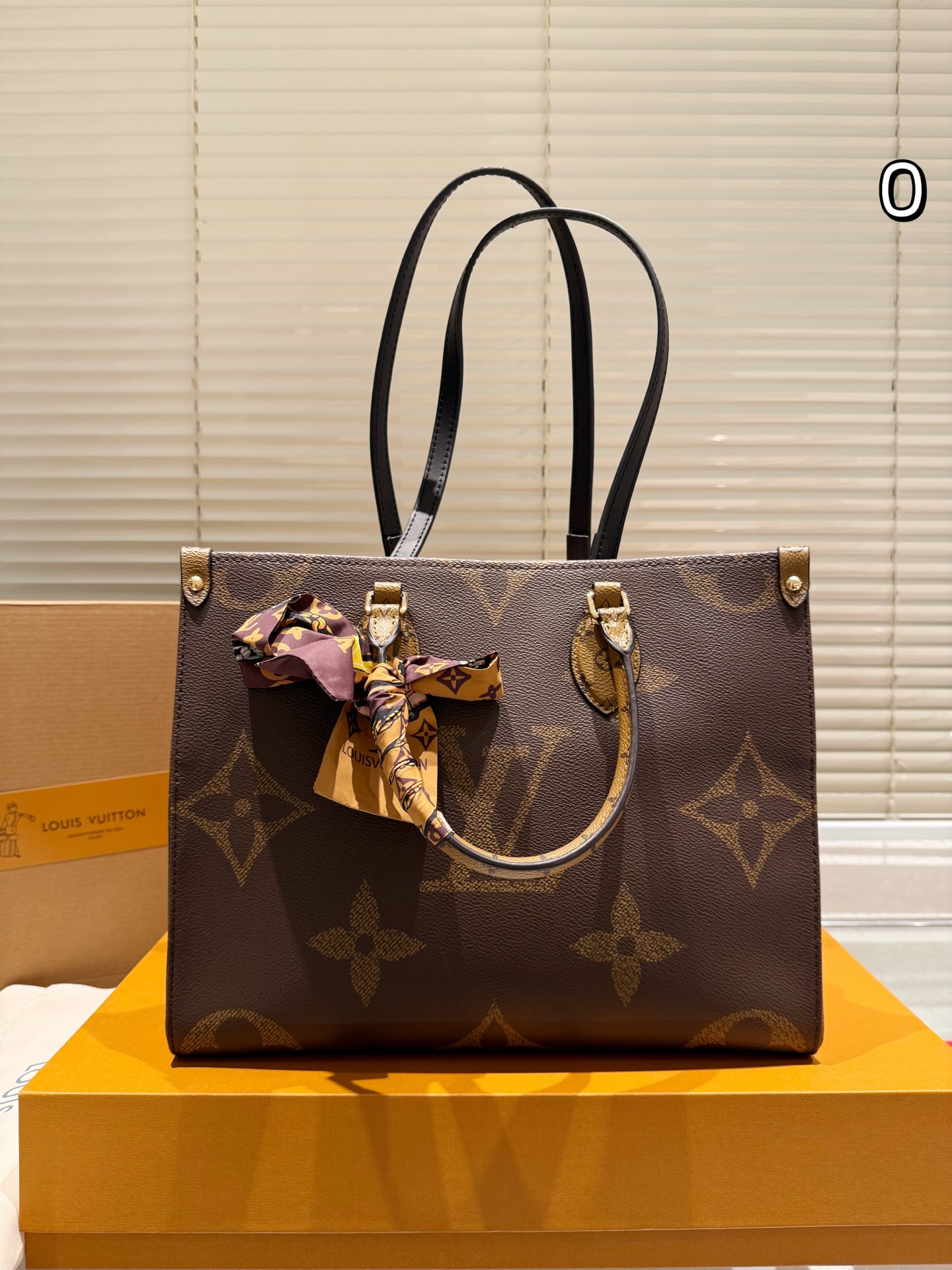 Louis Vuitton Onthego 36cm Bolso Tote con Pañuelo, Diseño Clásico y Espacioso 6 i1757951252968 8473 0 4