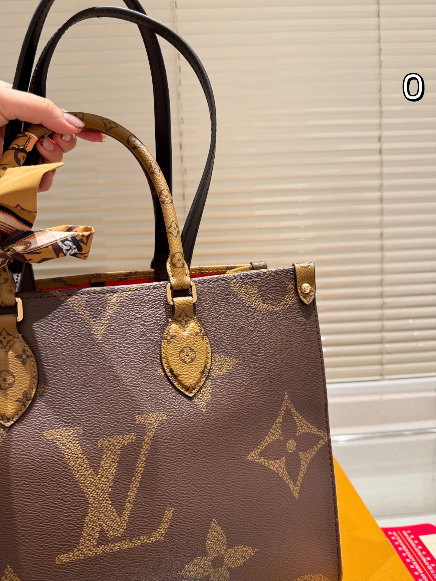 Louis Vuitton Onthego 36cm Bolso Tote con Pañuelo, Diseño Clásico y Espacioso 4 i1757951255696 3894 0 2