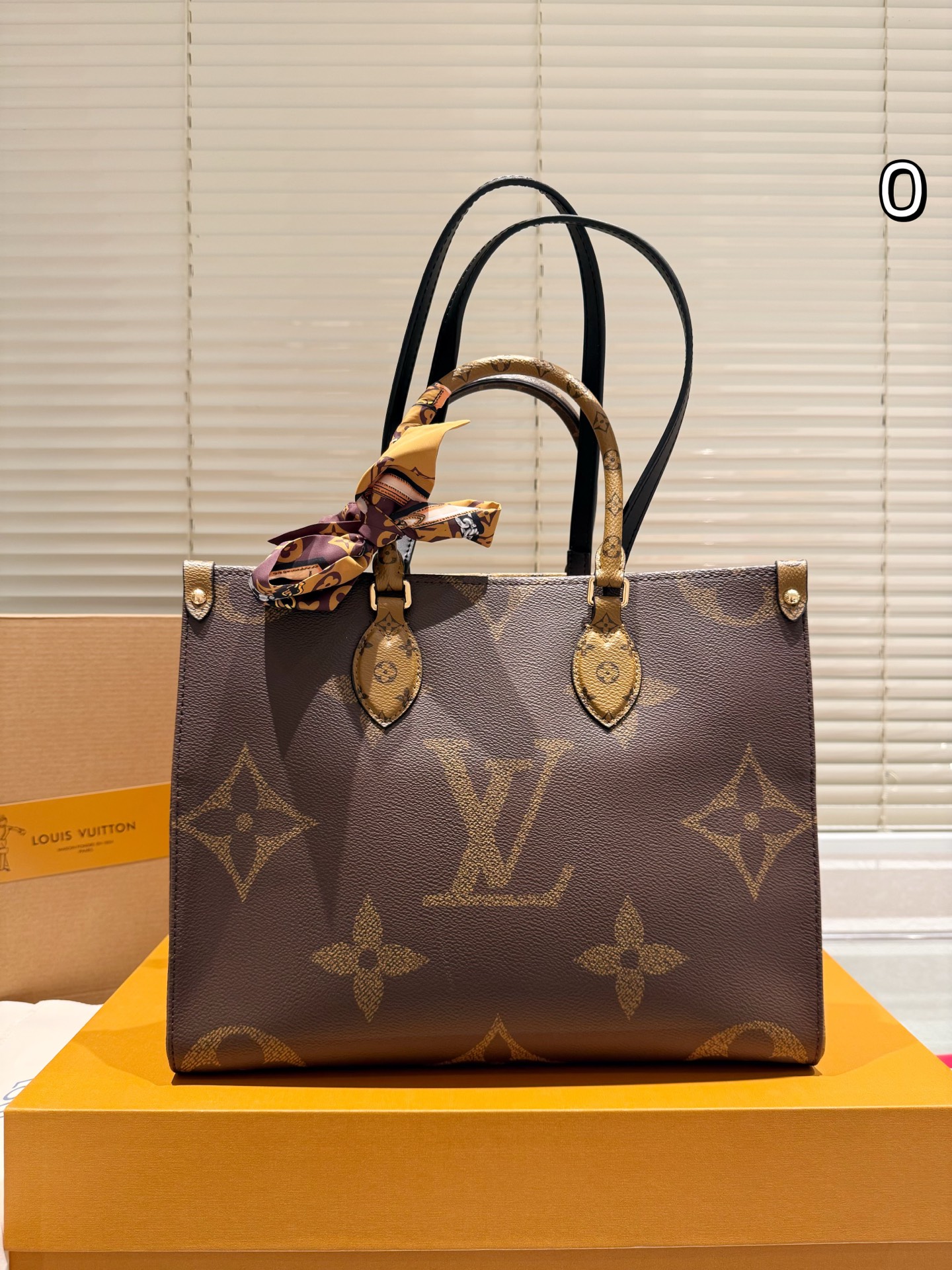 Louis Vuitton Onthego 36cm Bolso Tote con Pañuelo, Diseño Clásico y Espacioso
