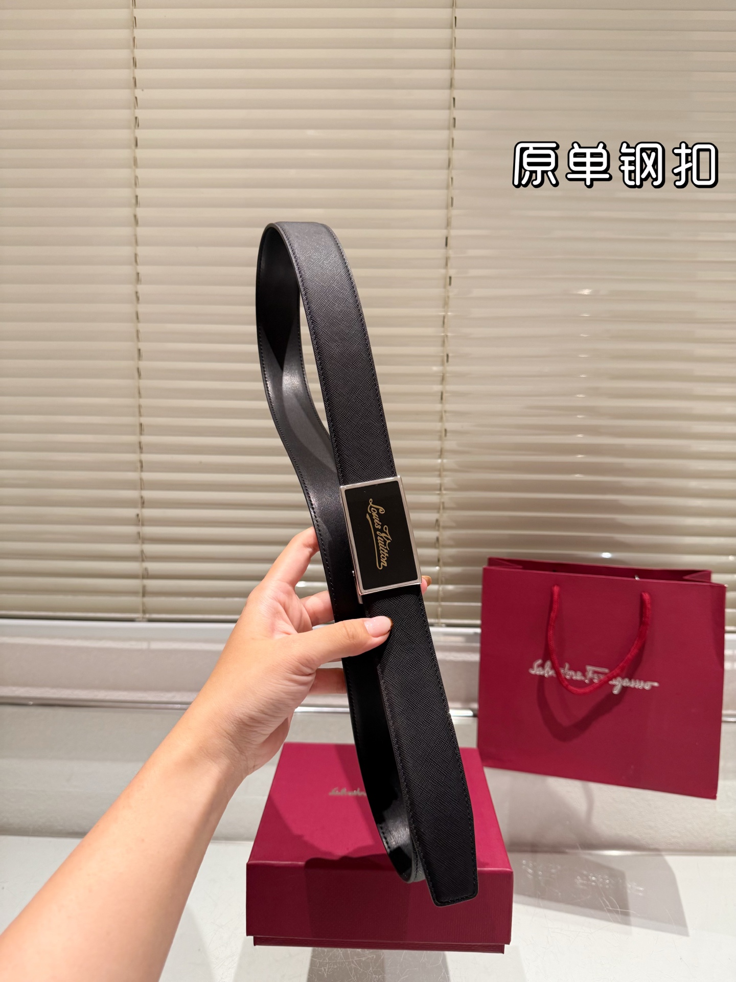 Elegante Cinturón Louis Vuitton de Cuero con Hebilla de Acero Inoxidable 5 i1758026517337 1628 0 3