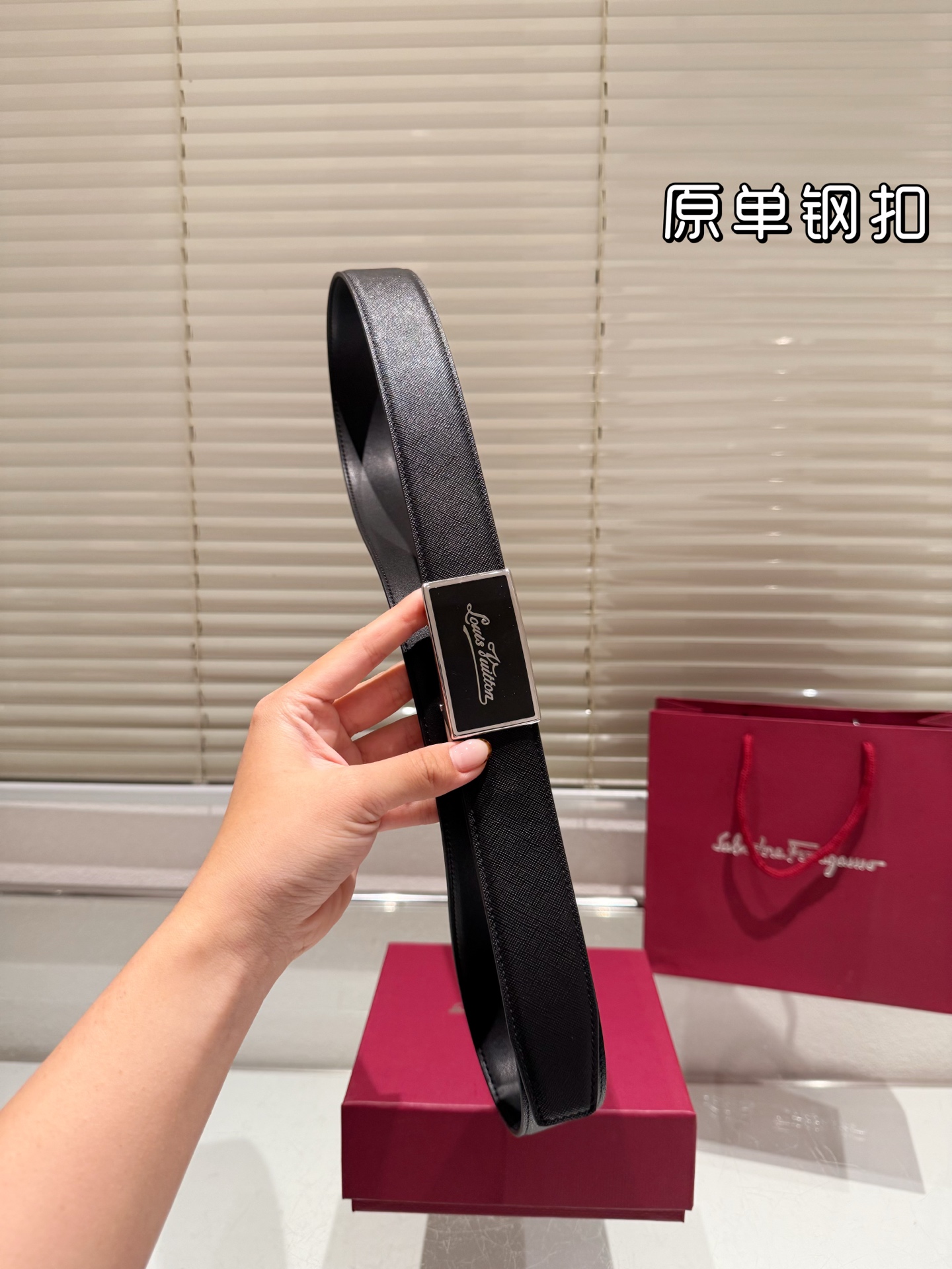 Elegante Cinturón Louis Vuitton de Cuero con Hebilla de Acero Inoxidable 8 i1758026517352 8618 0 6