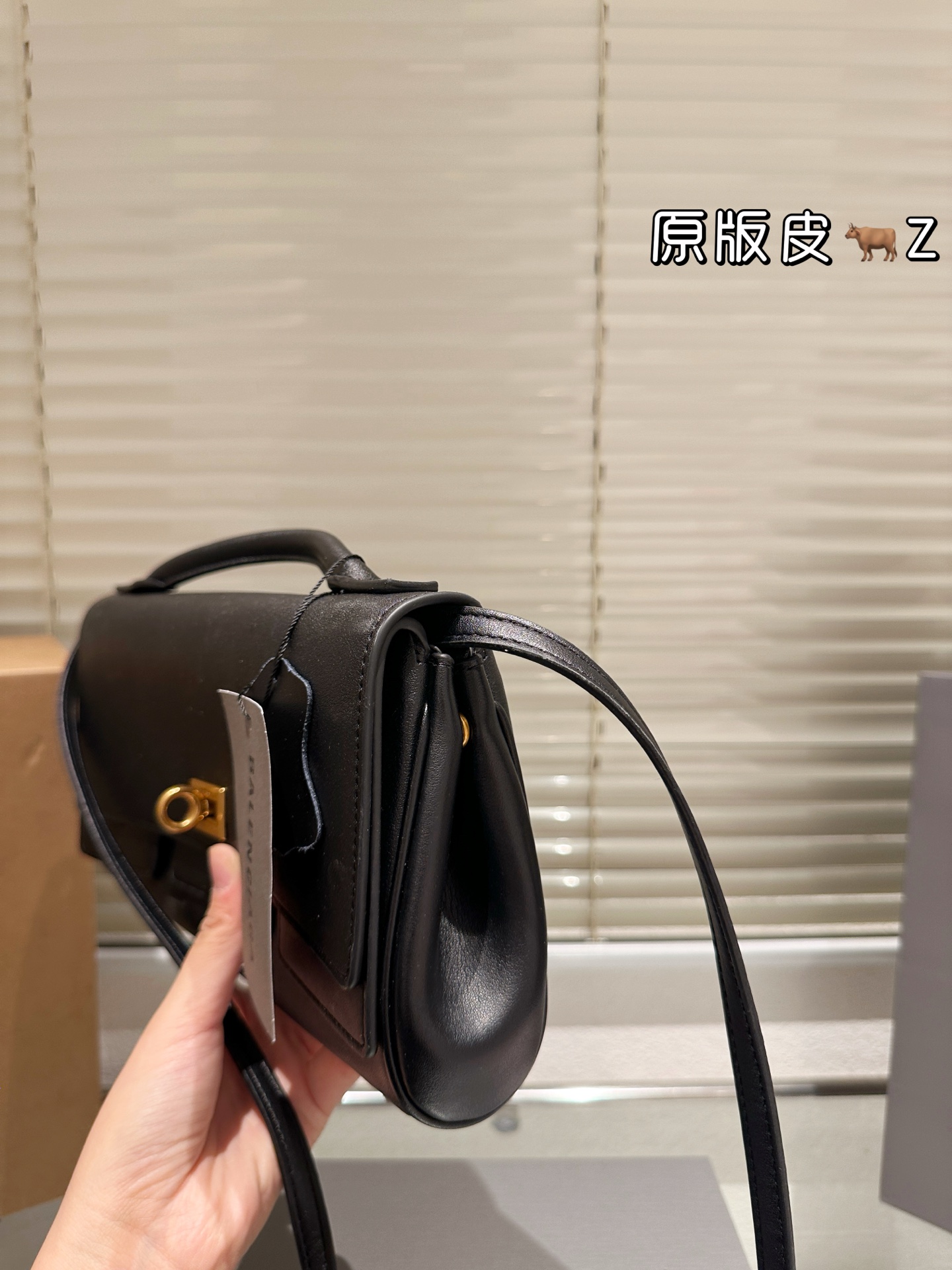 Bolso Belair Balenciaga de Piel Genuina, Diseño Práctico y Elegante 8 i1758293748239 7610 0 6